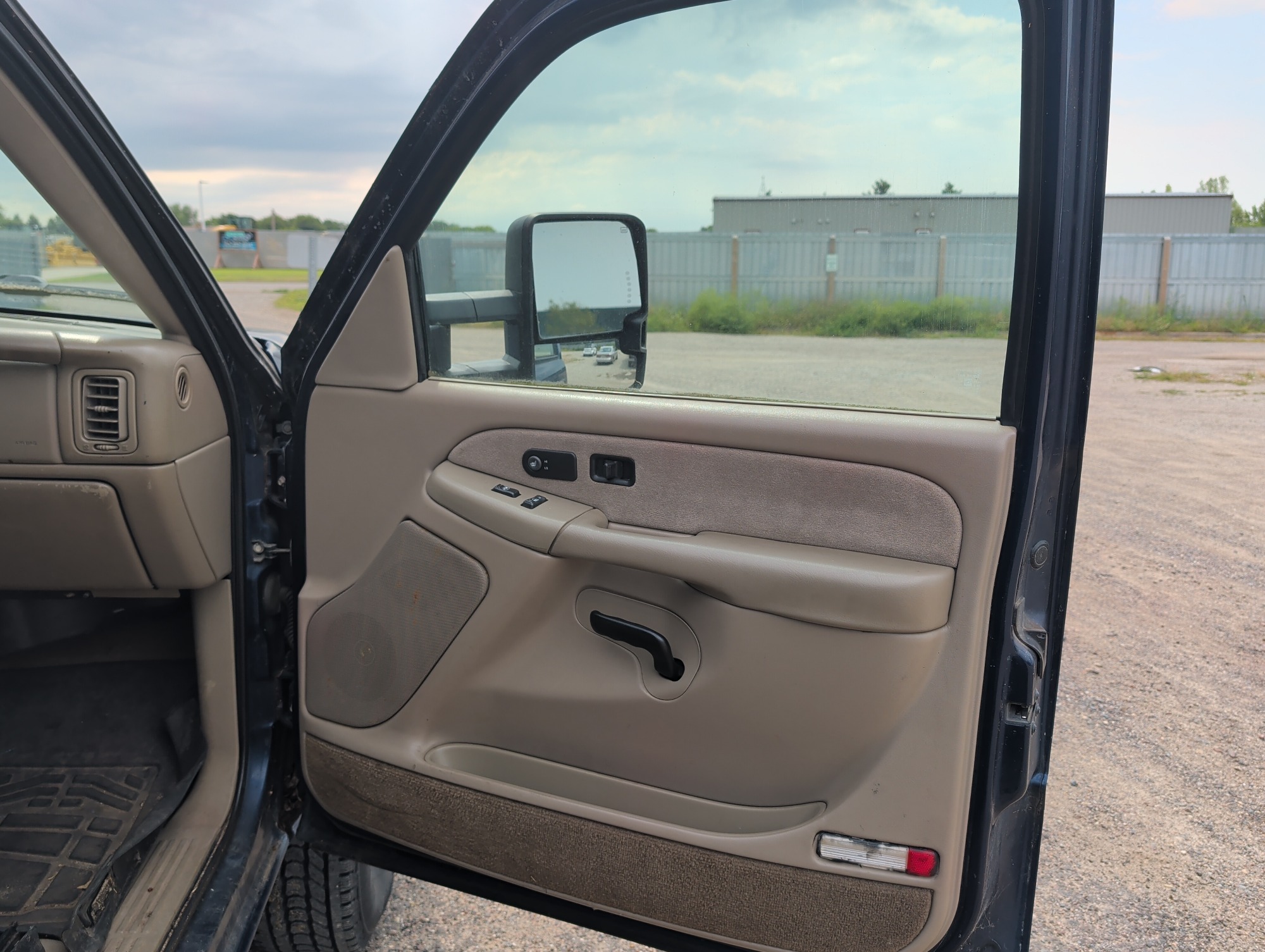 2002 chevrolet silverado-2500hd lt-ext.-cab-short-bed-4wd with 183890 miles for sale near elk-river, minnesota 106360_32_passenger_door_panel.jpg
