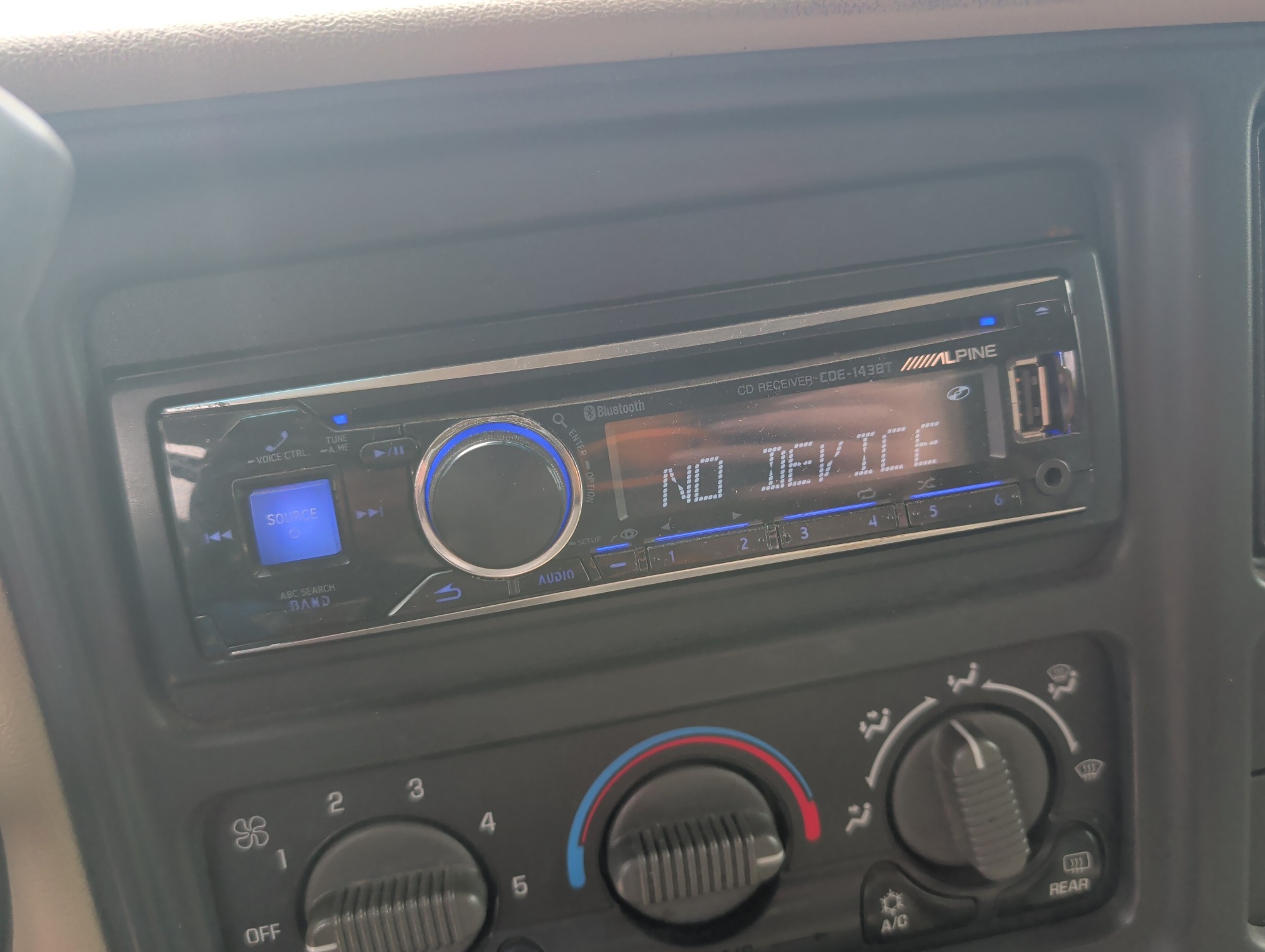 2002 chevrolet silverado-2500hd lt-ext.-cab-short-bed-4wd with 183890 miles for sale near elk-river, minnesota 106360_39_radio_closeup.jpg