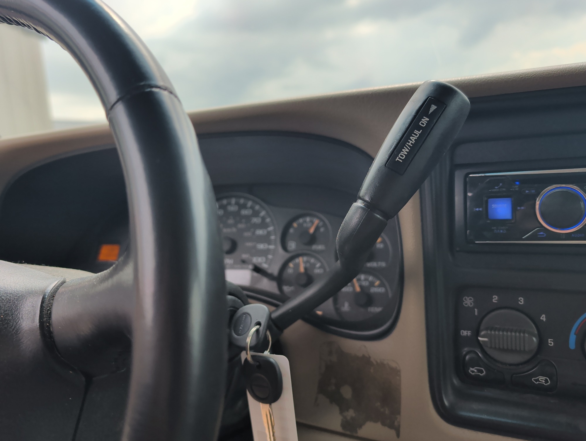 2002 chevrolet silverado-2500hd lt-ext.-cab-short-bed-4wd with 183890 miles for sale near elk-river, minnesota 106360_41_shifter.jpg