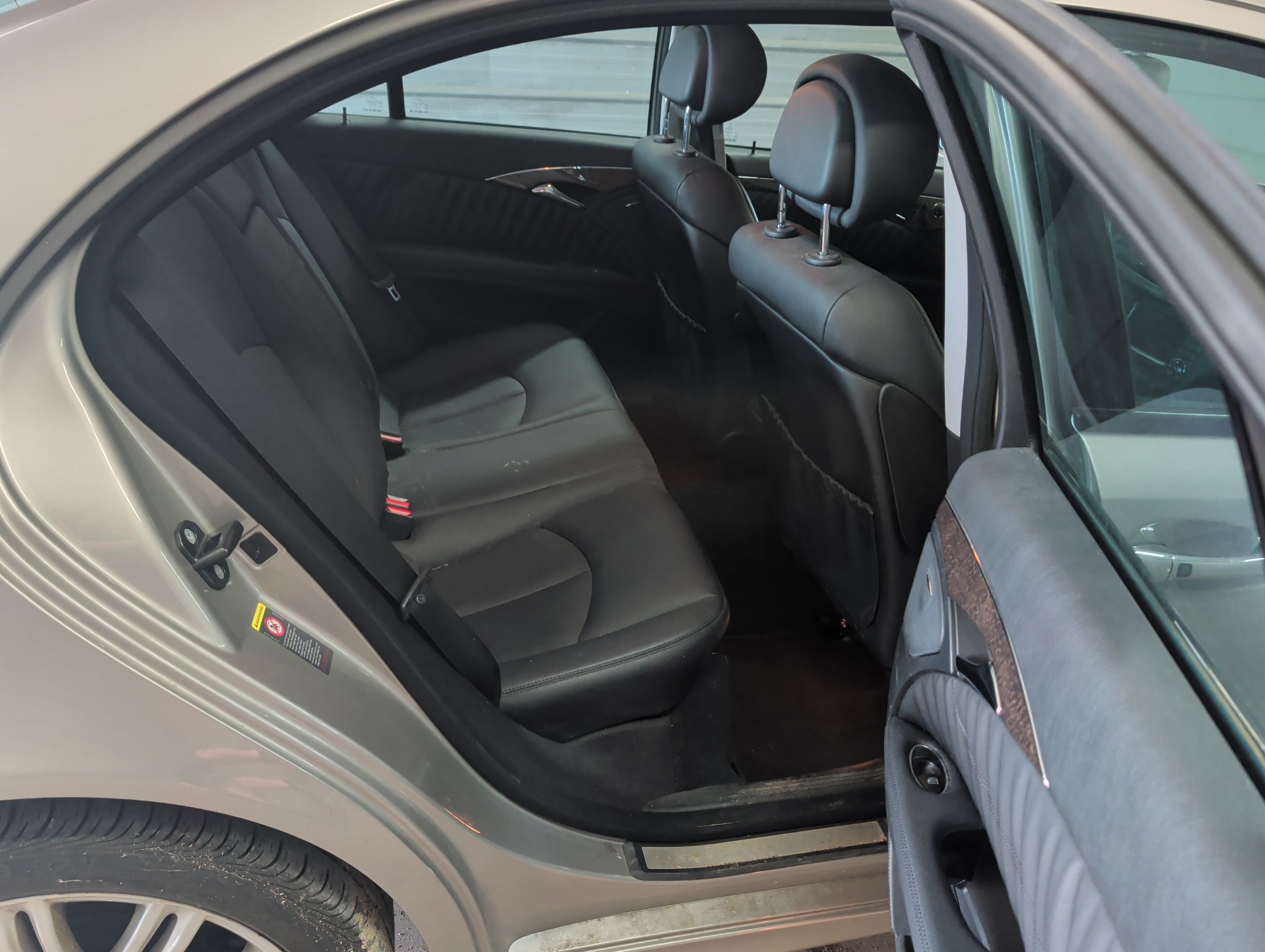 2008 mercedes-benz e-class e350-luxury with 81172 miles for sale near elk-river, minnesota 106365_28_pass_rear_seat.jpg