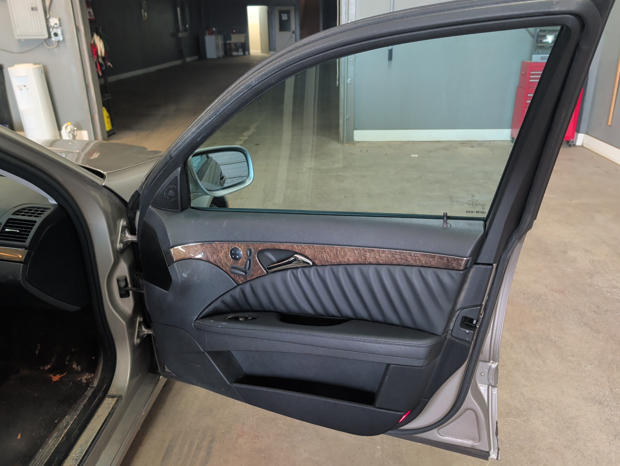 2008 mercedes-benz e-class e350-luxury with 81172 miles for sale near elk-river, minnesota 106365_32_passenger_door_panel.jpg