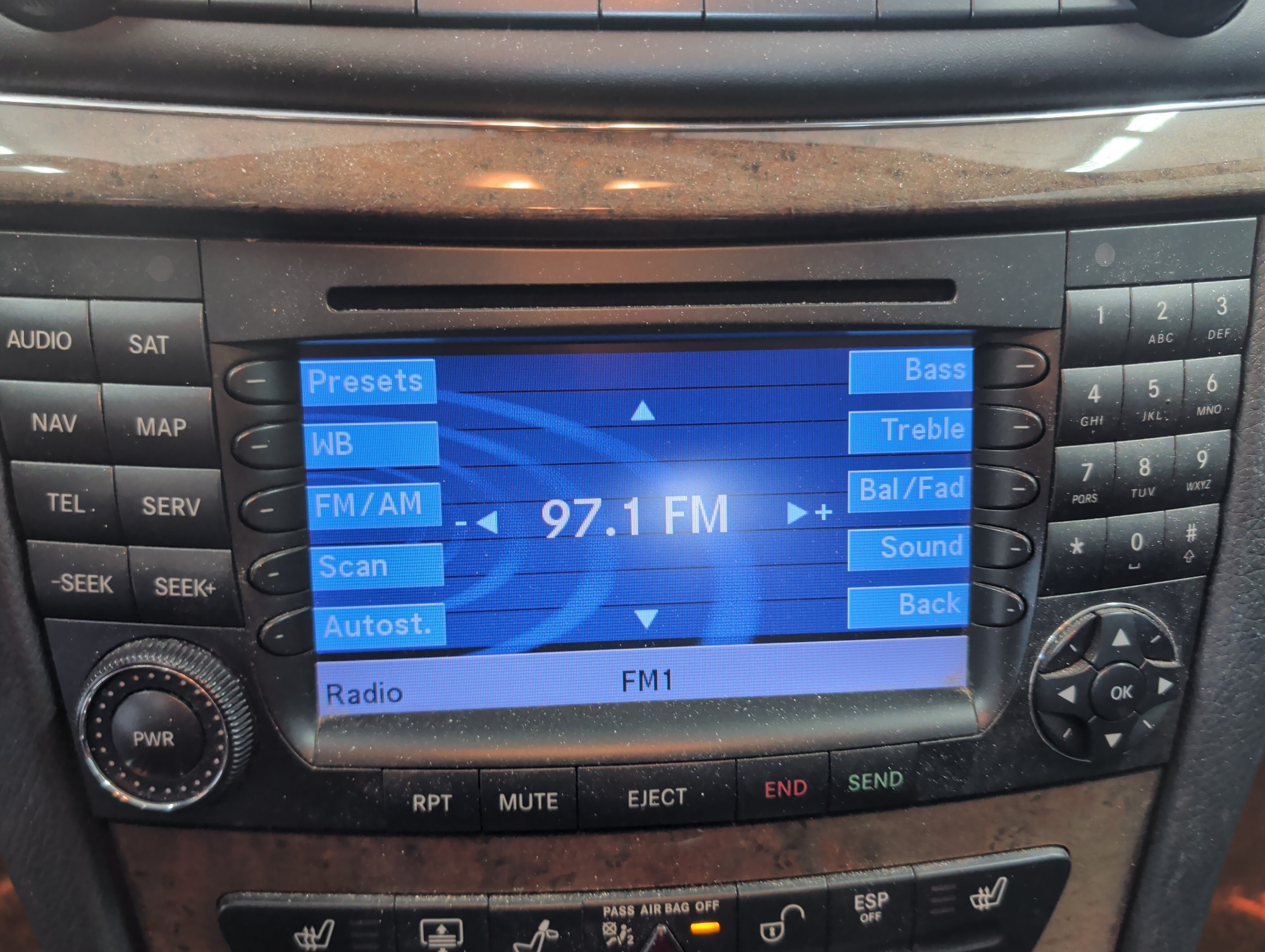 2008 mercedes-benz e-class e350-luxury with 81172 miles for sale near elk-river, minnesota 106365_39_radio_closeup.jpg