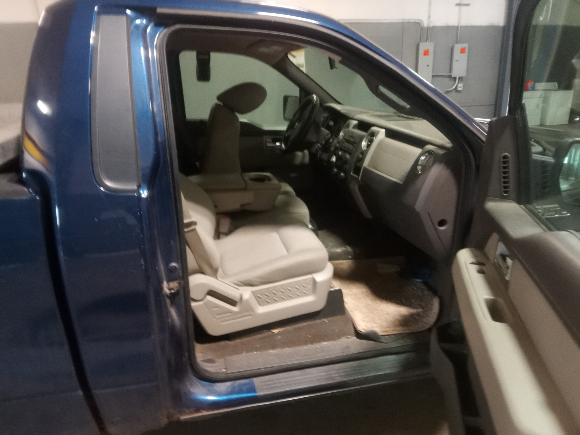 2009 ford f-150 with 94487 miles for sale near elk-river, minnesota 106366_31_passenger_seat.jpg