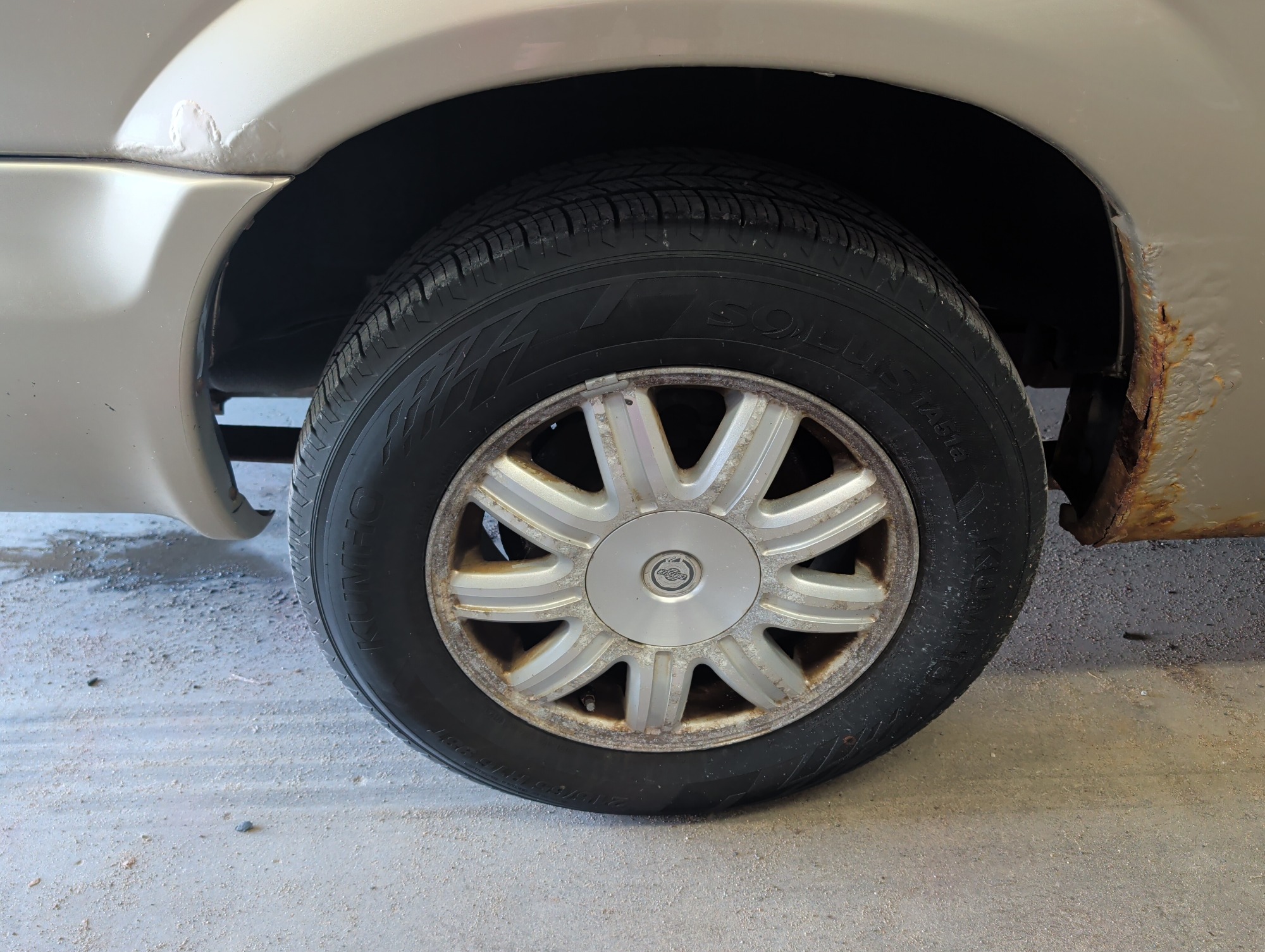 2006 chrysler town-and-country with 141109 miles for sale near elk-river, minnesota 106367_14_rear_pass_wheel.jpg