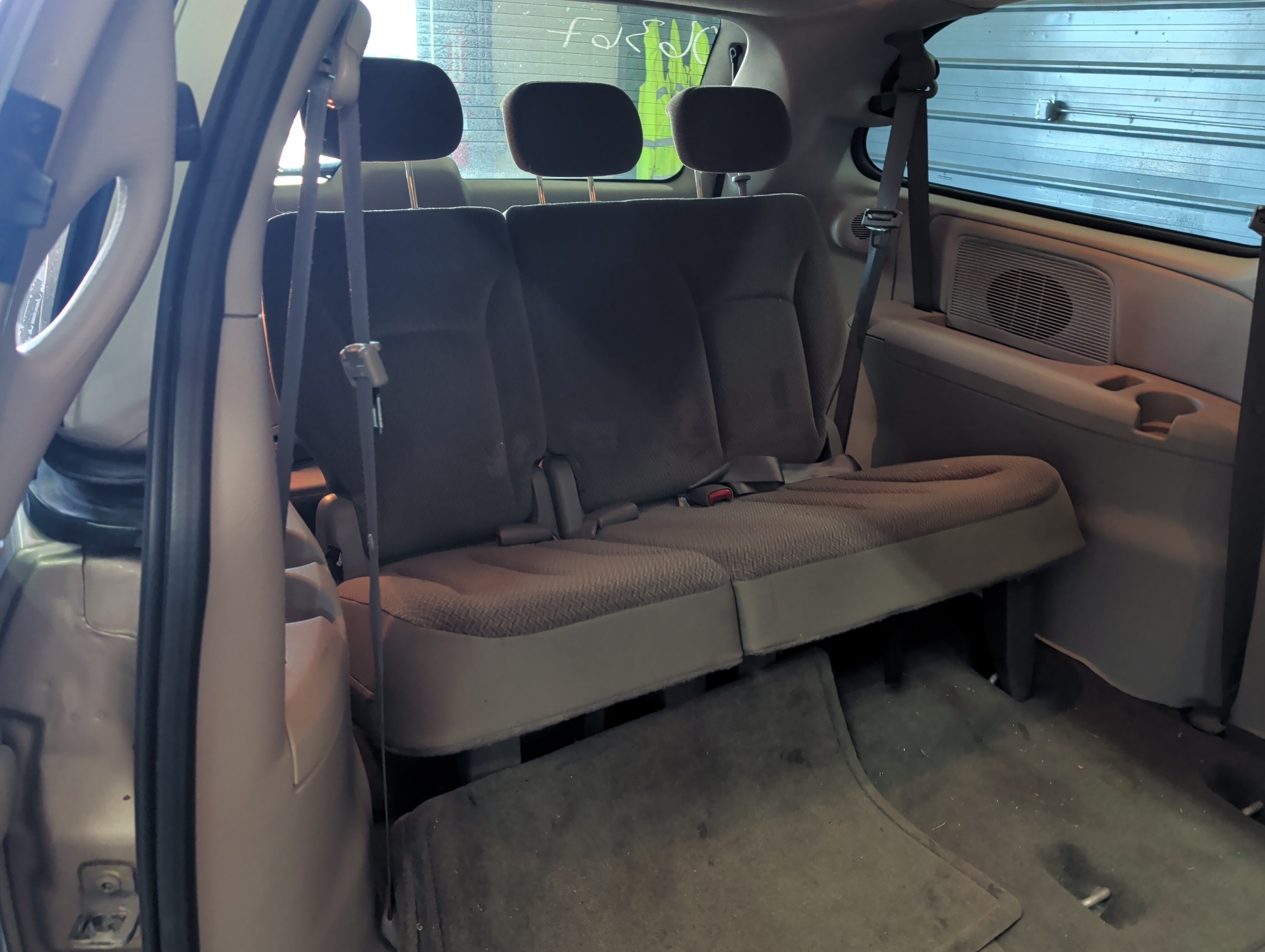 2006 chrysler town-and-country with 141109 miles for sale near elk-river, minnesota 106367_29_third_row_seat.jpg