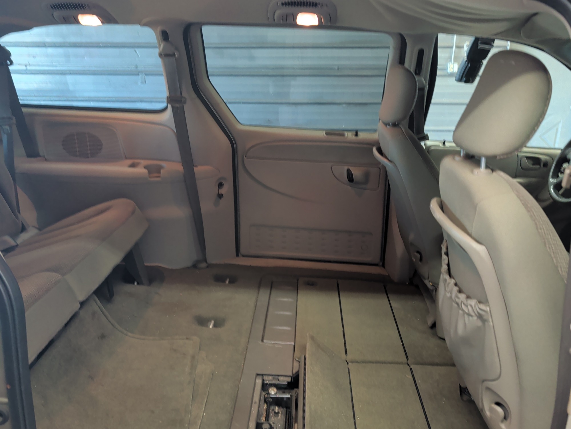 2006 chrysler town-and-country with 141109 miles for sale near elk-river, minnesota 106367_30_pass_rear_door_panel.jpg