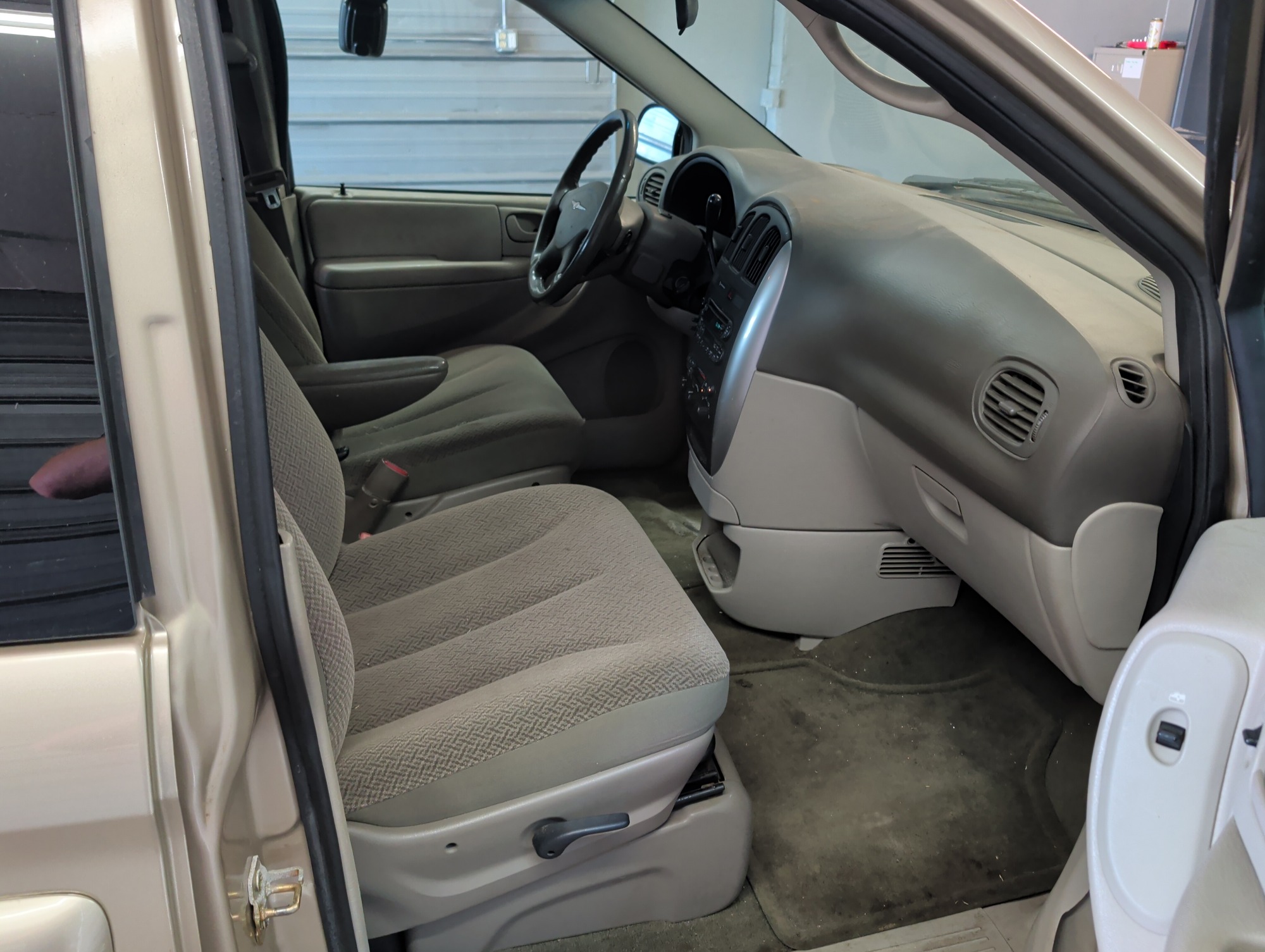 2006 chrysler town-and-country with 141109 miles for sale near elk-river, minnesota 106367_31_passenger_seat.jpg