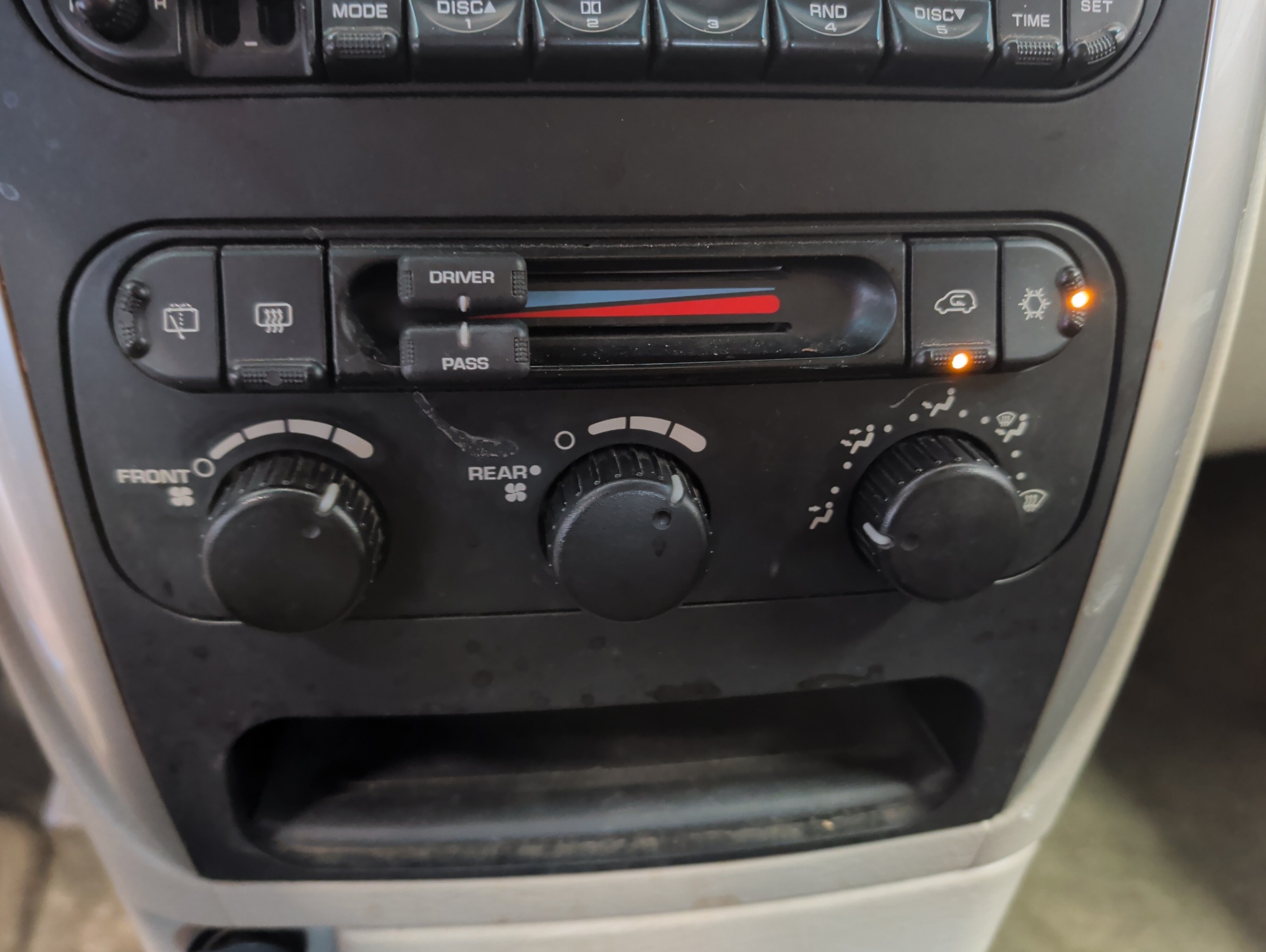 2006 chrysler town-and-country with 141109 miles for sale near elk-river, minnesota 106367_40_climate_control.jpg