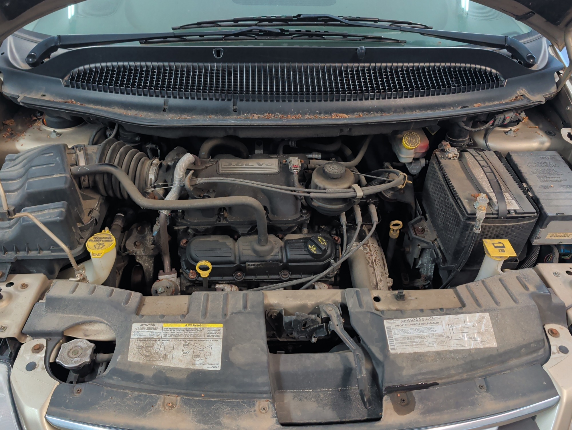 2006 chrysler town-and-country with 141109 miles for sale near elk-river, minnesota 106367_49_engine_bay.jpg