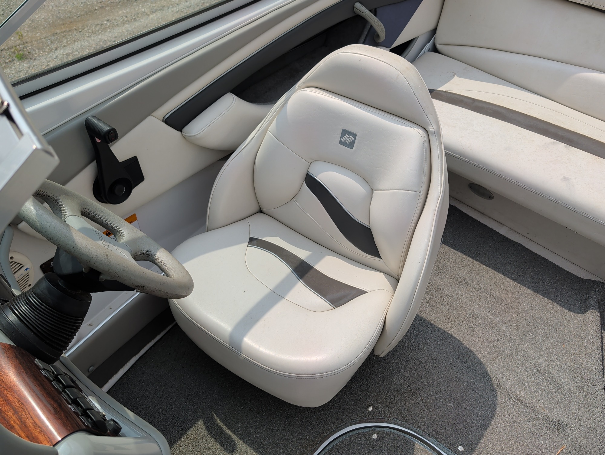 2000 four-winns 180-horizon for sale near elk-river, minnesota 106369_22_driver_seat.jpg