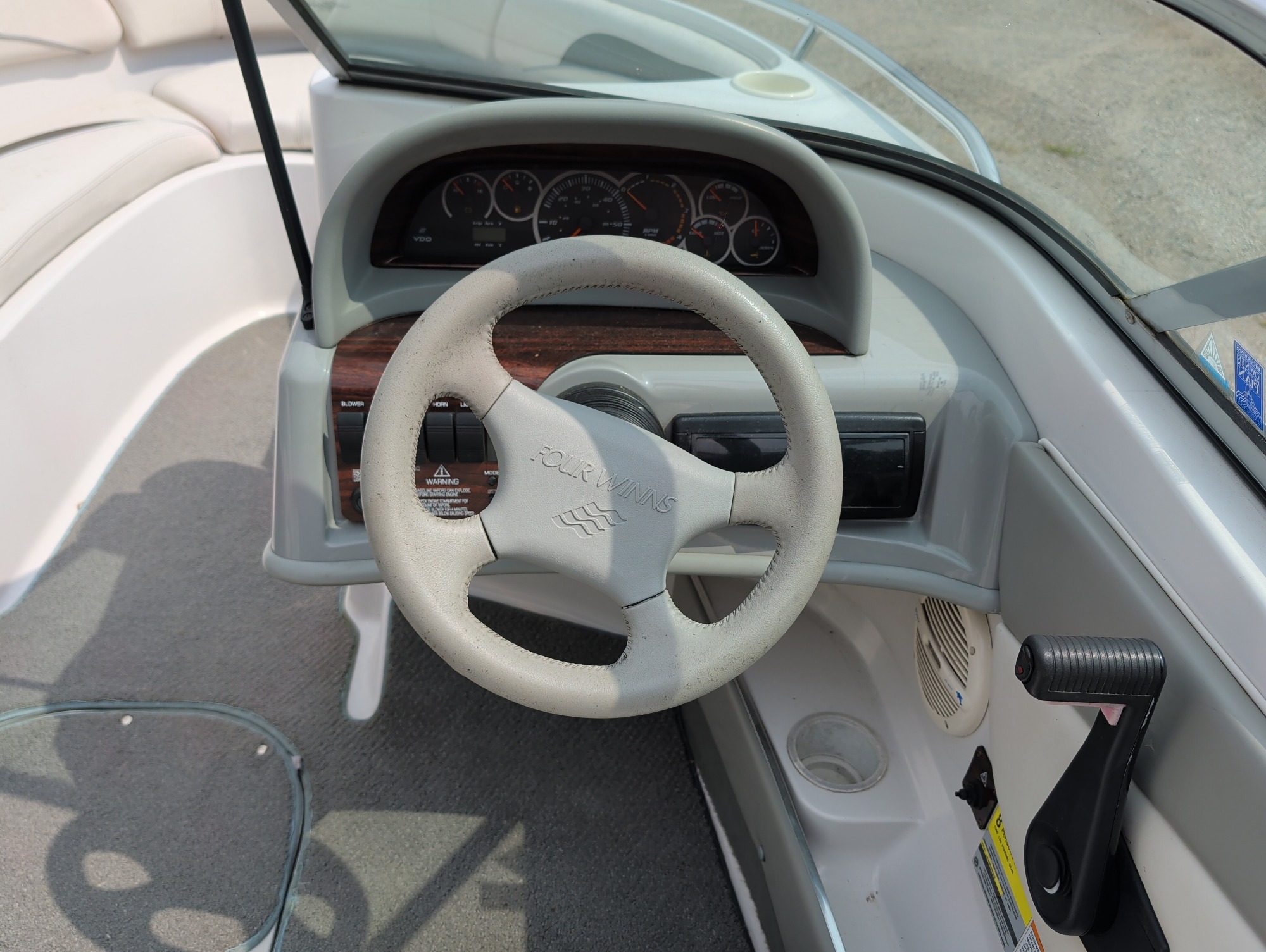 2000 four-winns 180-horizon for sale near elk-river, minnesota 106369_33_dash_from_driver.jpg
