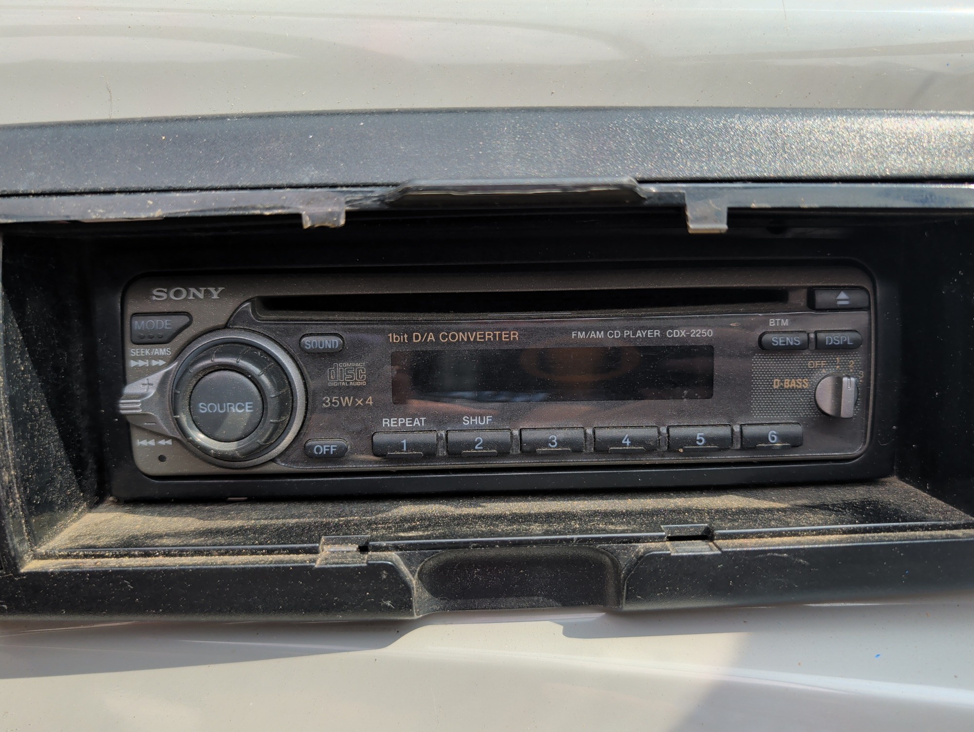 2000 four-winns 180-horizon for sale near elk-river, minnesota 106369_39_radio_closeup.jpg