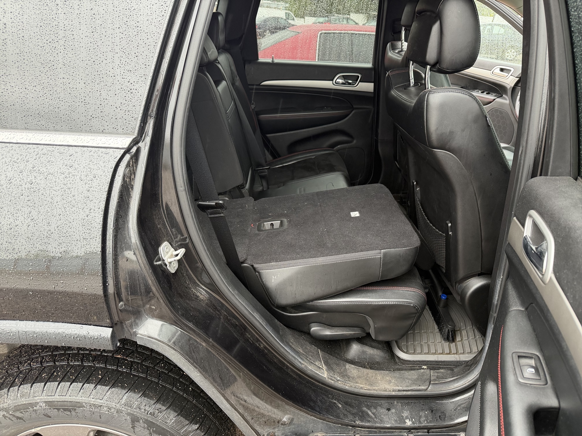 2013 jeep grand-cherokee laredo-4wd with 134157 miles for sale near elk-river, minnesota 106371_28_pass_rear_seat.jpg