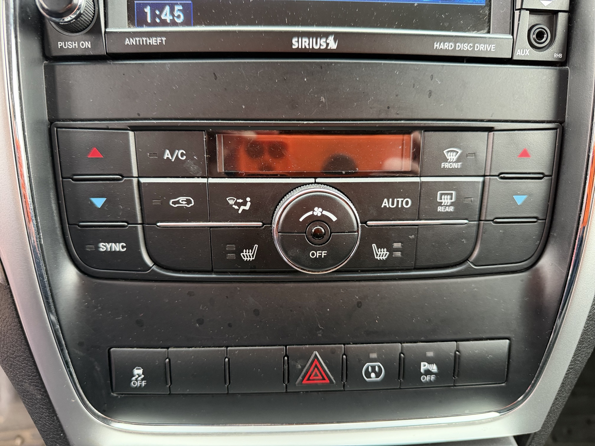 2013 jeep grand-cherokee laredo-4wd with 134157 miles for sale near elk-river, minnesota 106371_40_climate_control.jpg