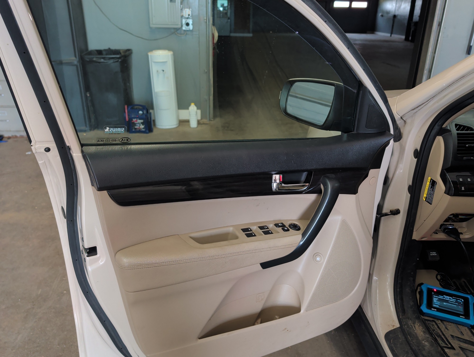 2011 kia sorento lx-4wd with 201883 miles for sale near elk-river, minnesota 106372_23_driver_door_panel.jpg