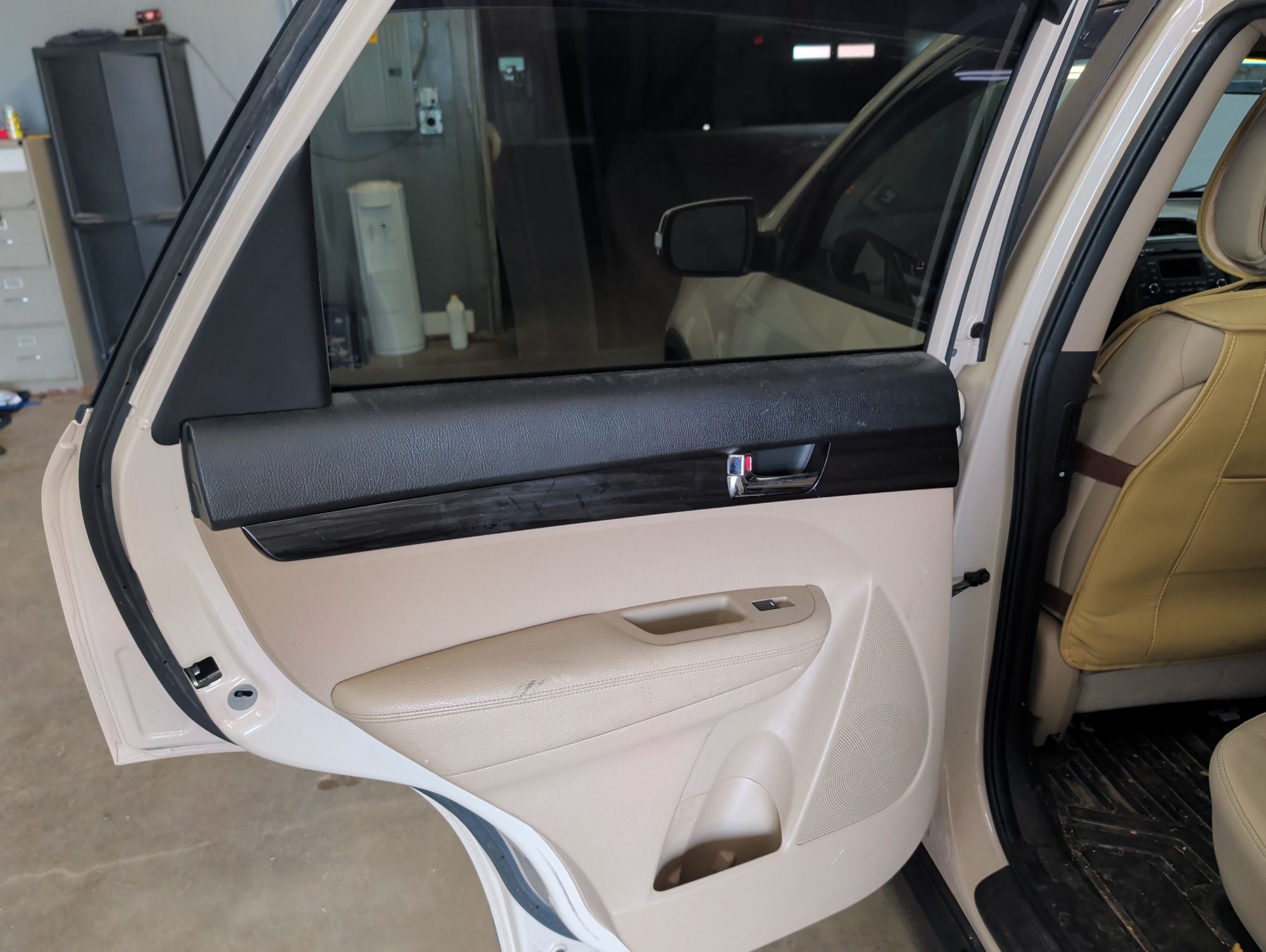 2011 kia sorento lx-4wd with 201883 miles for sale near elk-river, minnesota 106372_25_drv_rear_door_panel.jpg