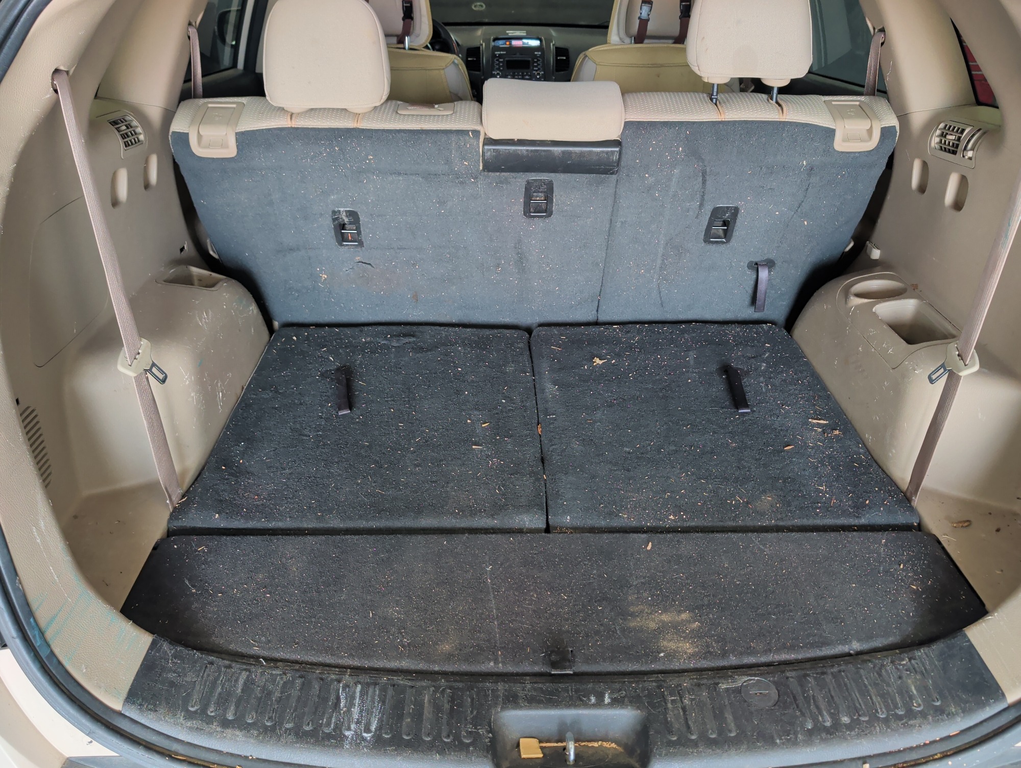 2011 kia sorento lx-4wd with 201883 miles for sale near elk-river, minnesota 106372_26_trunk.jpg