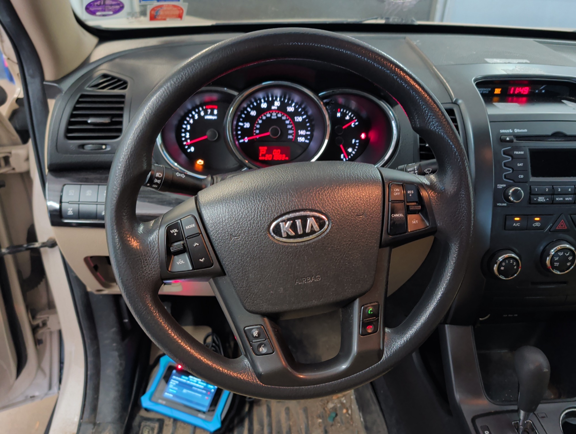 2011 kia sorento lx-4wd with 201883 miles for sale near elk-river, minnesota 106372_36_steering_wheel.jpg