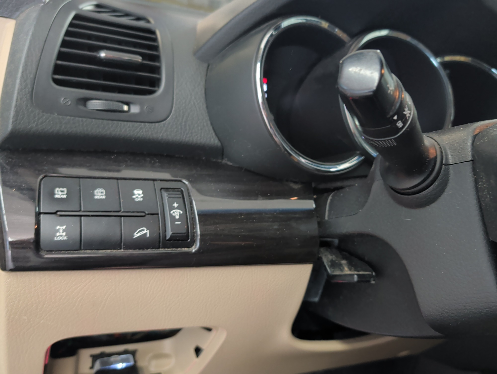 2011 kia sorento lx-4wd with 201883 miles for sale near elk-river, minnesota 106372_37_left_of_steering_wheel.jpg