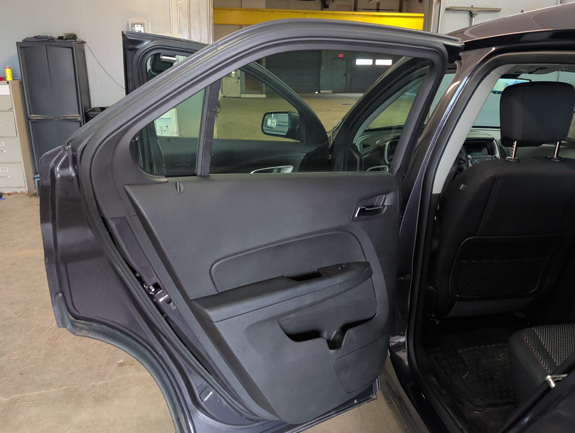2016 chevrolet equinox ls-awd with 71230 miles for sale near elk-river, minnesota 106382_25_drv_rear_door_panel.jpg