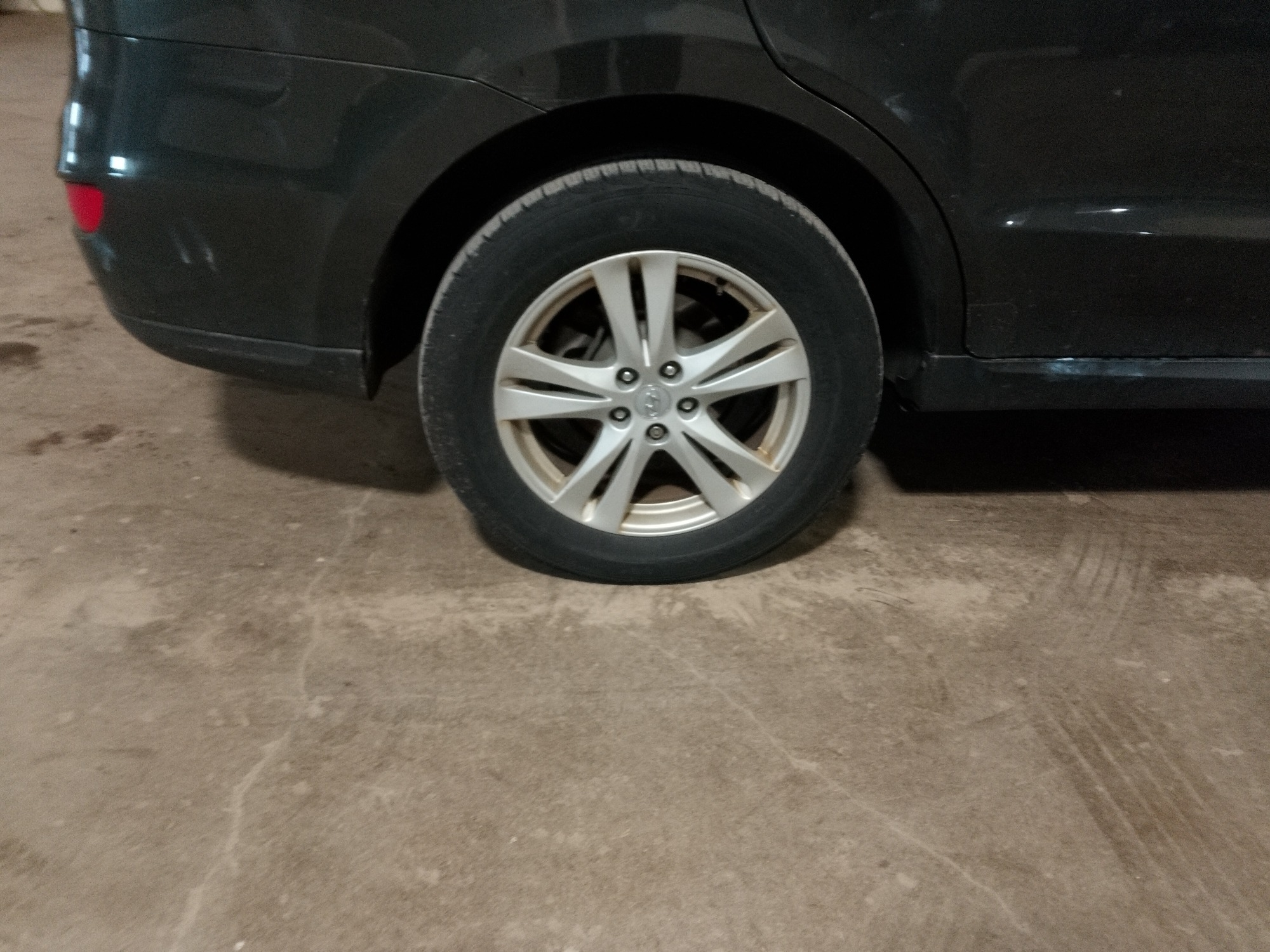 2010 hyundai santa-fe gls-2.4-awd with 186237 miles for sale near elk-river, minnesota 106386_14_rear_pass_wheel.jpg
