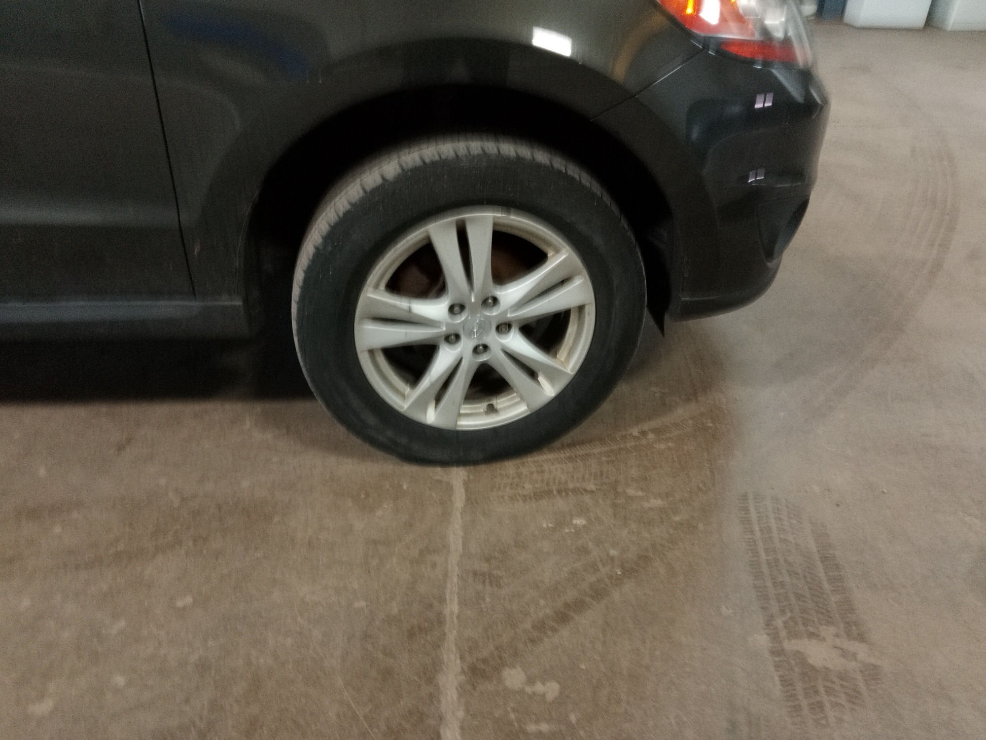 2010 hyundai santa-fe gls-2.4-awd with 186237 miles for sale near elk-river, minnesota 106386_15_front_pass_wheel.jpg