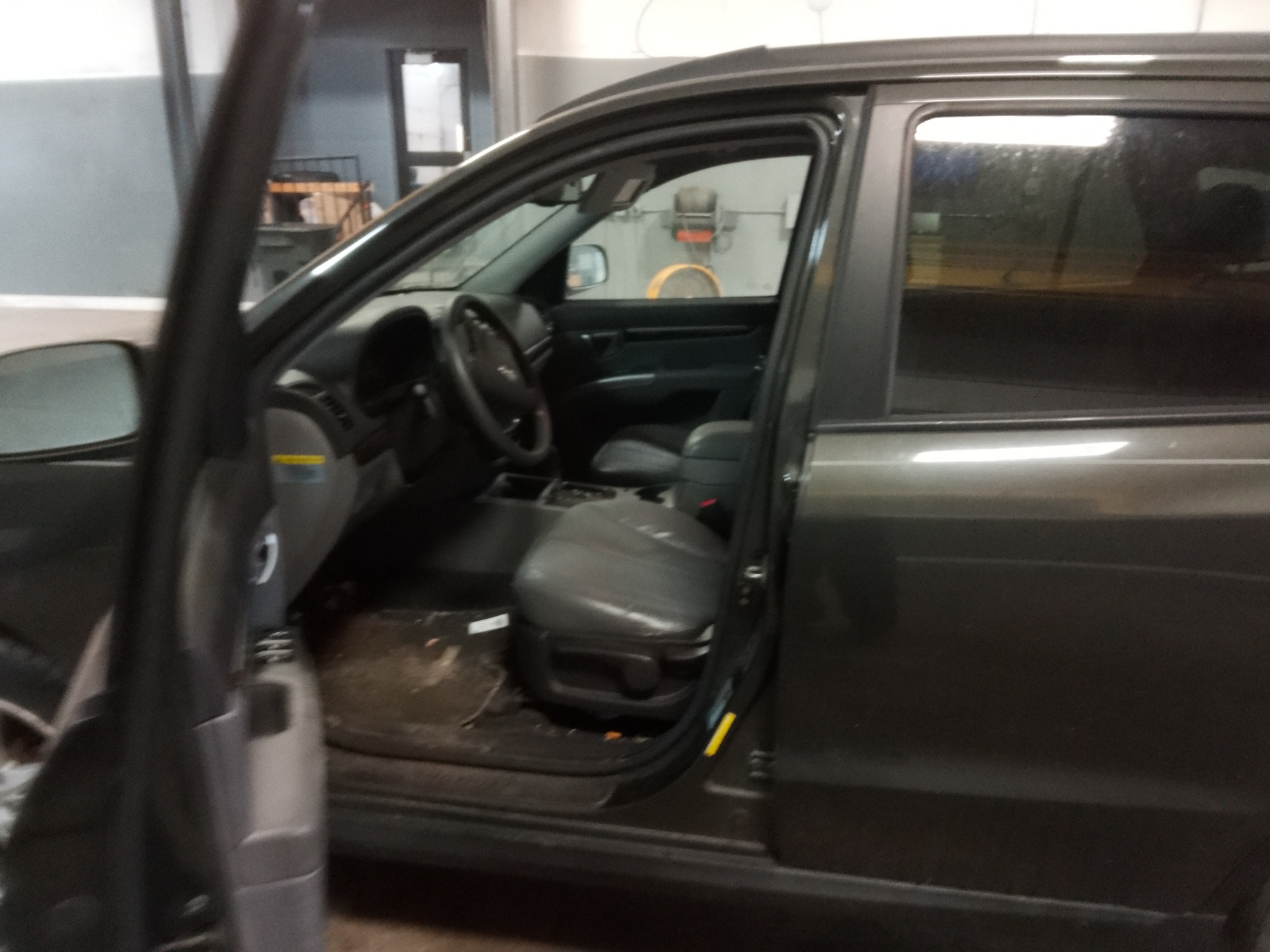 2010 hyundai santa-fe gls-2.4-awd with 186237 miles for sale near elk-river, minnesota 106386_22_driver_seat.jpg