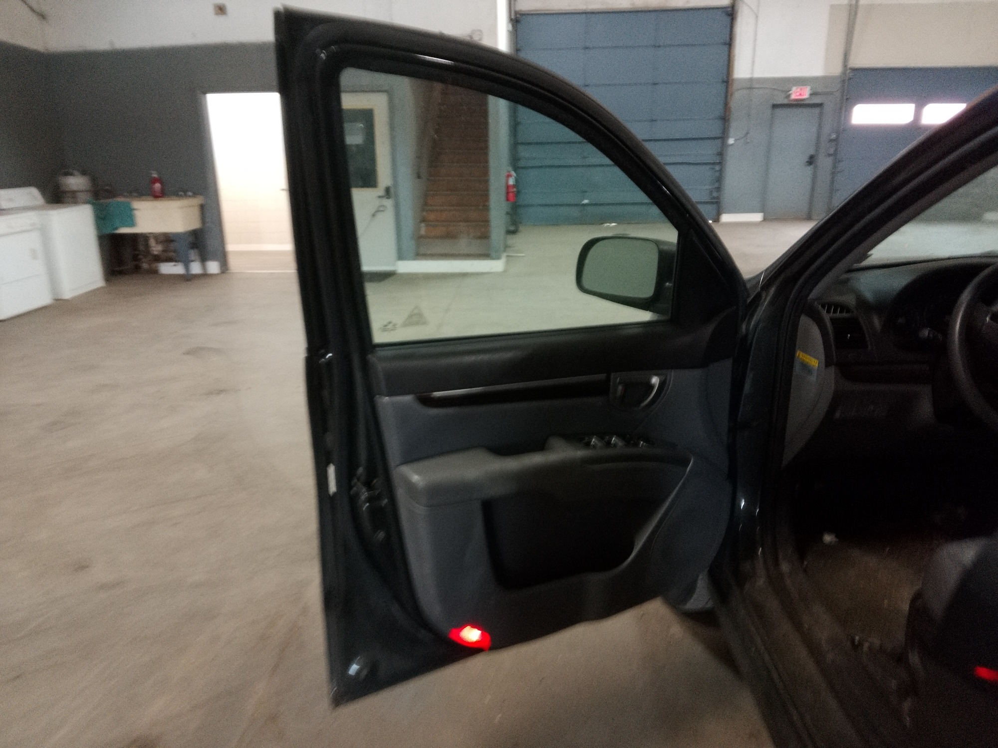 2010 hyundai santa-fe gls-2.4-awd with 186237 miles for sale near elk-river, minnesota 106386_23_driver_door_panel.jpg