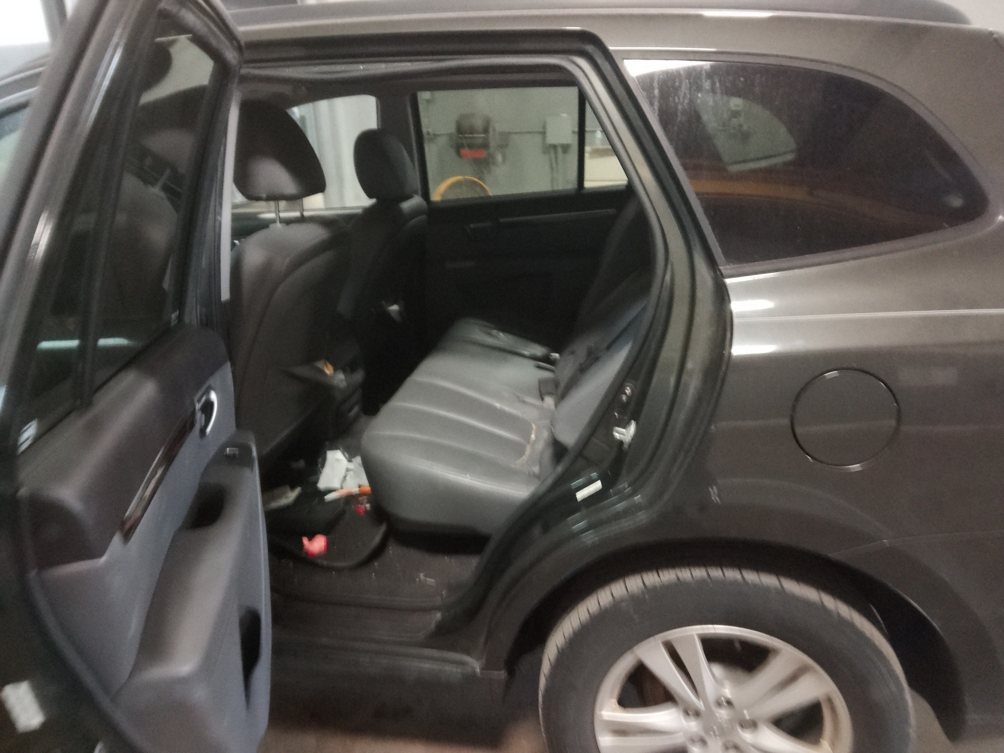 2010 hyundai santa-fe gls-2.4-awd with 186237 miles for sale near elk-river, minnesota 106386_24_drv_rear_seat.jpg