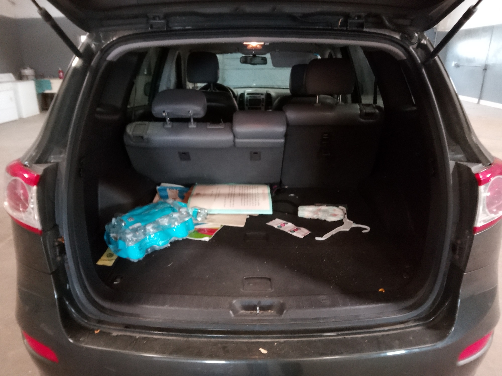 2010 hyundai santa-fe gls-2.4-awd with 186237 miles for sale near elk-river, minnesota 106386_26_trunk.jpg