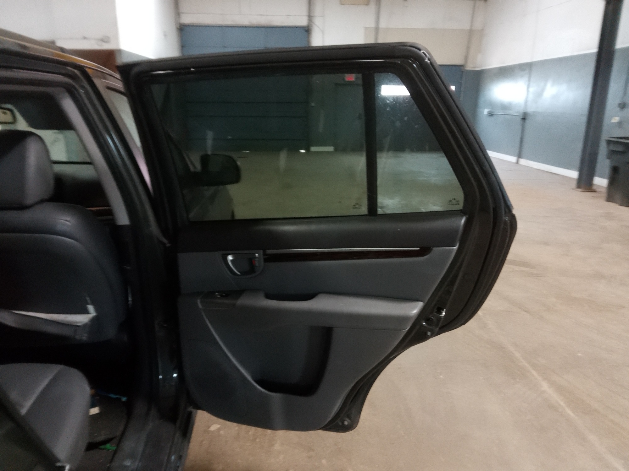 2010 hyundai santa-fe gls-2.4-awd with 186237 miles for sale near elk-river, minnesota 106386_30_pass_rear_door_panel.jpg