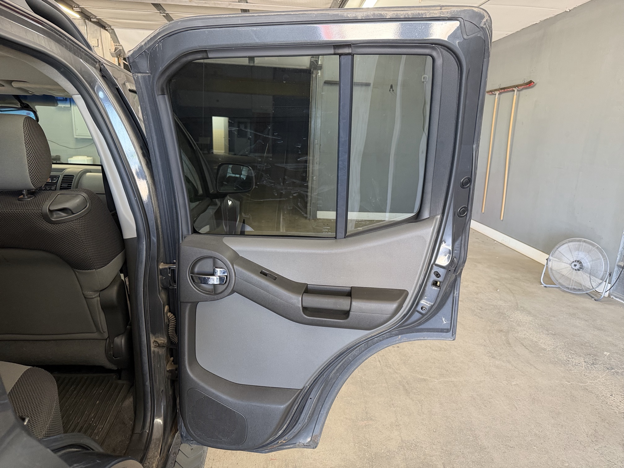 2005 nissan xterra or-2wd with 233878 miles for sale near elk-river, minnesota 106387_29_third_row_seat.jpg