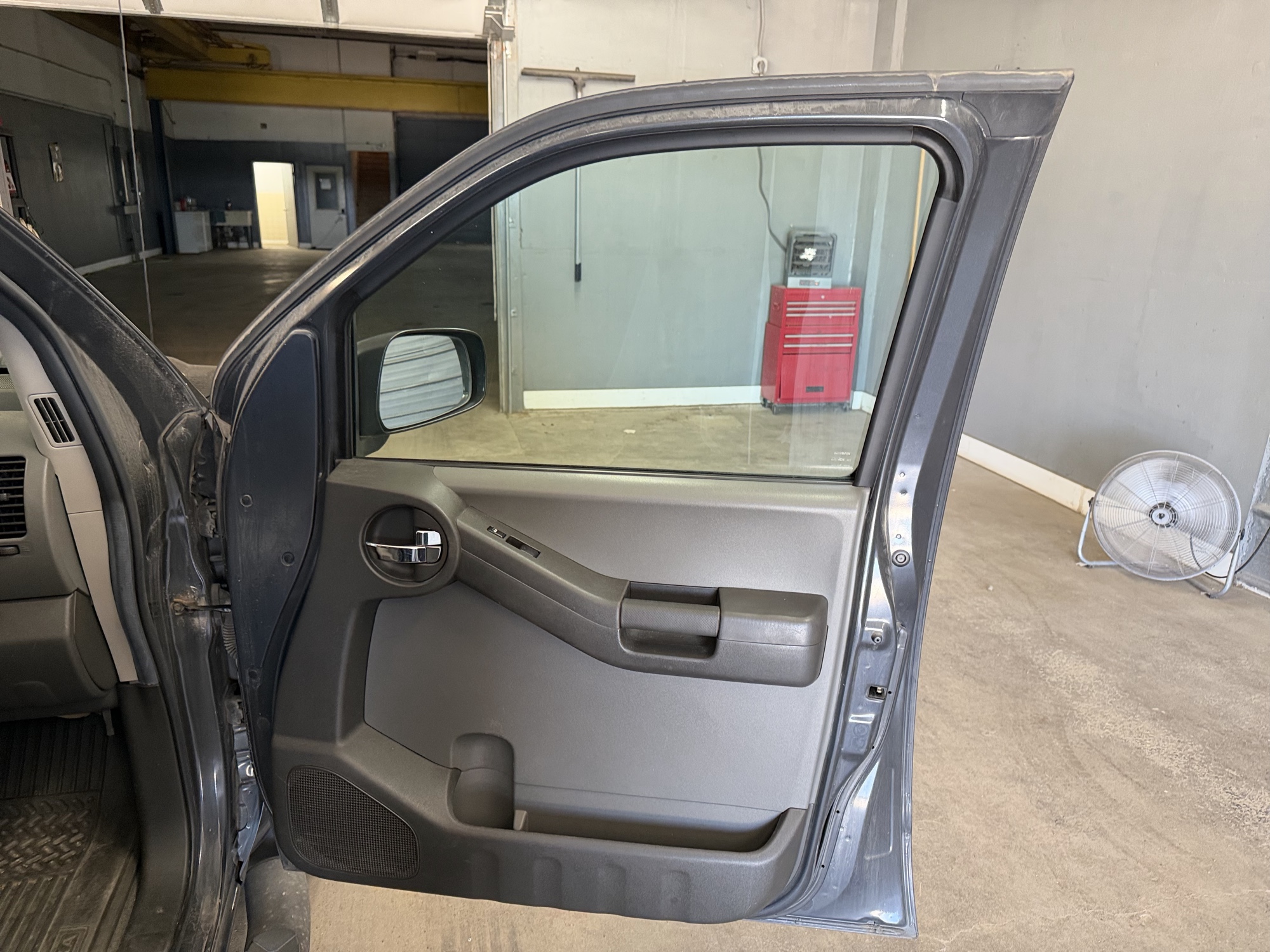 2005 nissan xterra or-2wd with 233878 miles for sale near elk-river, minnesota 106387_32_passenger_door_panel.jpg