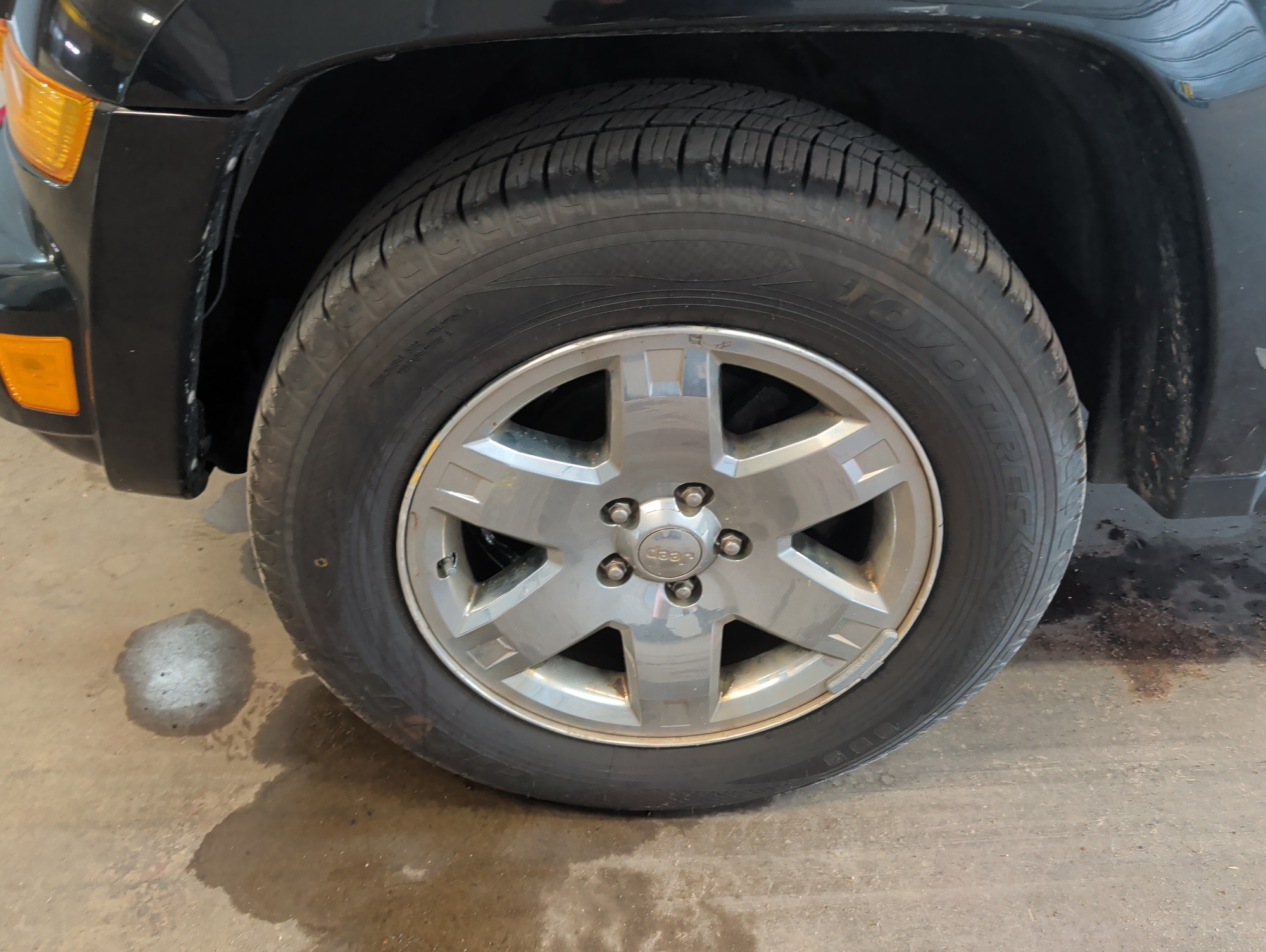 2007 jeep liberty limited-4wd with 169092 miles for sale near elk-river, minnesota 106389_12_drv_front_wheel.jpg