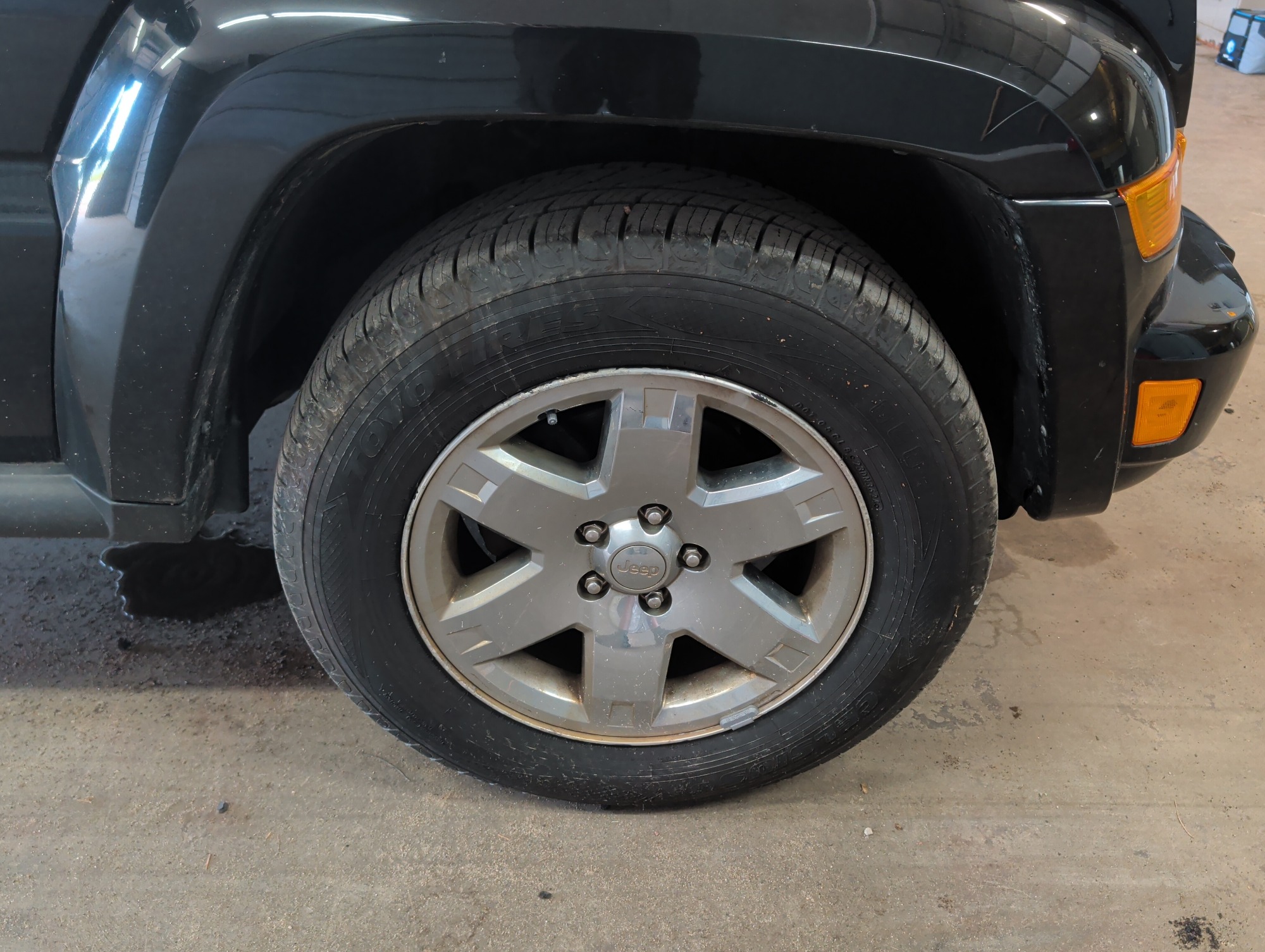 2007 jeep liberty limited-4wd with 169092 miles for sale near elk-river, minnesota 106389_15_front_pass_wheel.jpg