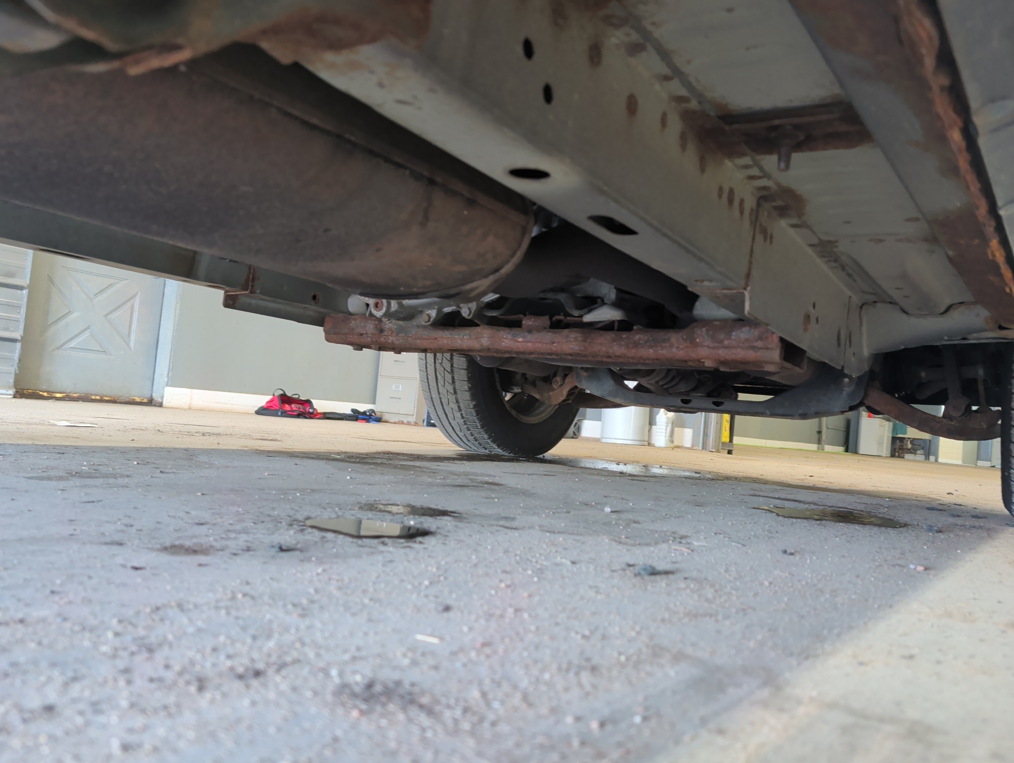 2007 jeep liberty limited-4wd with 169092 miles for sale near elk-river, minnesota 106389_20_undercar_rear_pass.jpg
