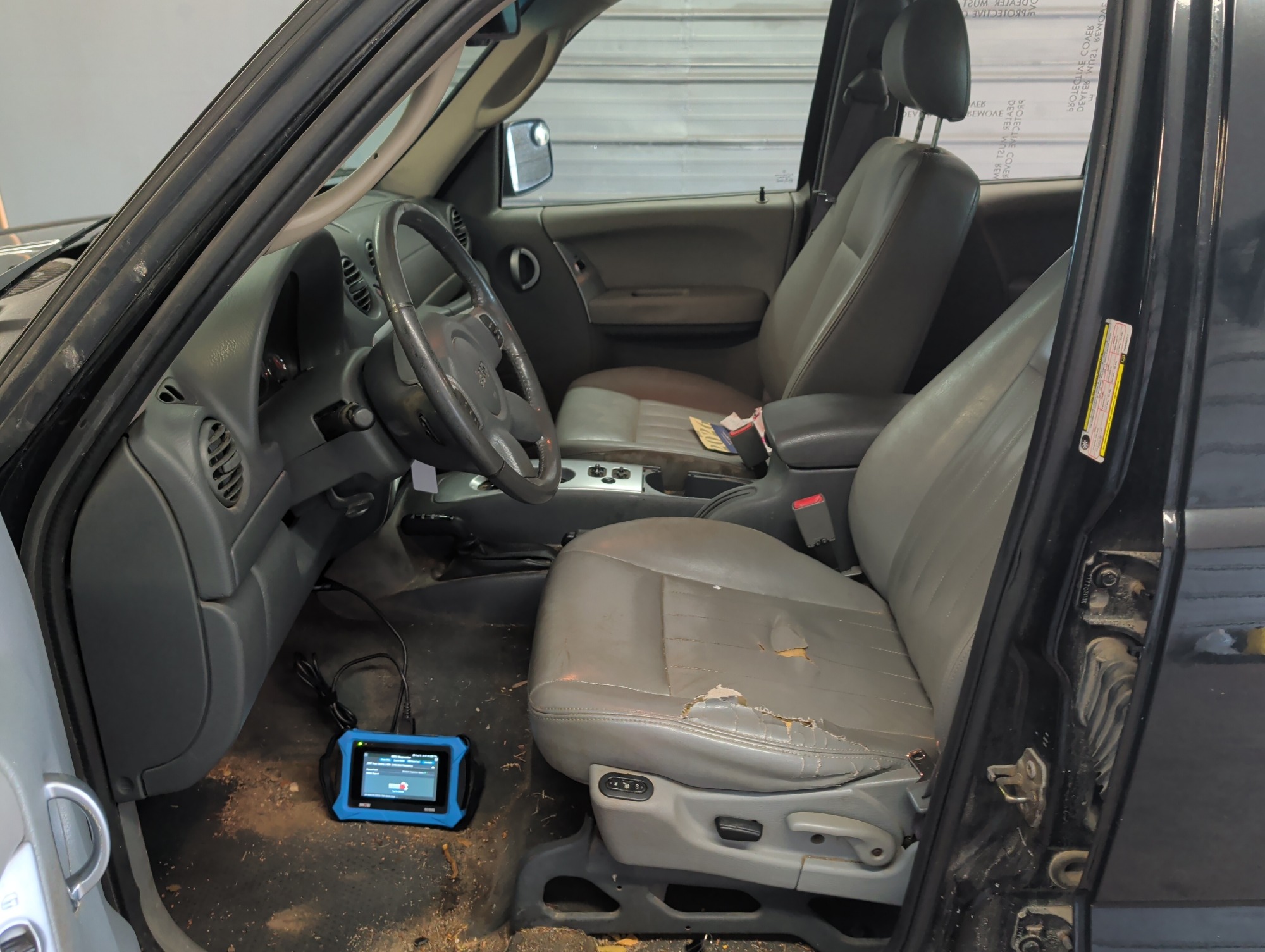 2007 jeep liberty limited-4wd with 169092 miles for sale near elk-river, minnesota 106389_22_driver_seat.jpg