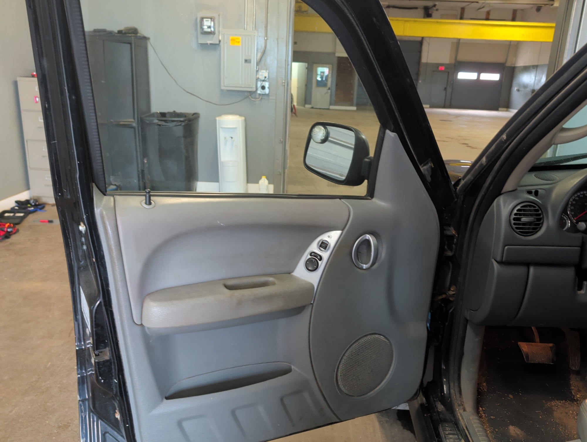 2007 jeep liberty limited-4wd with 169092 miles for sale near elk-river, minnesota 106389_23_driver_door_panel.jpg