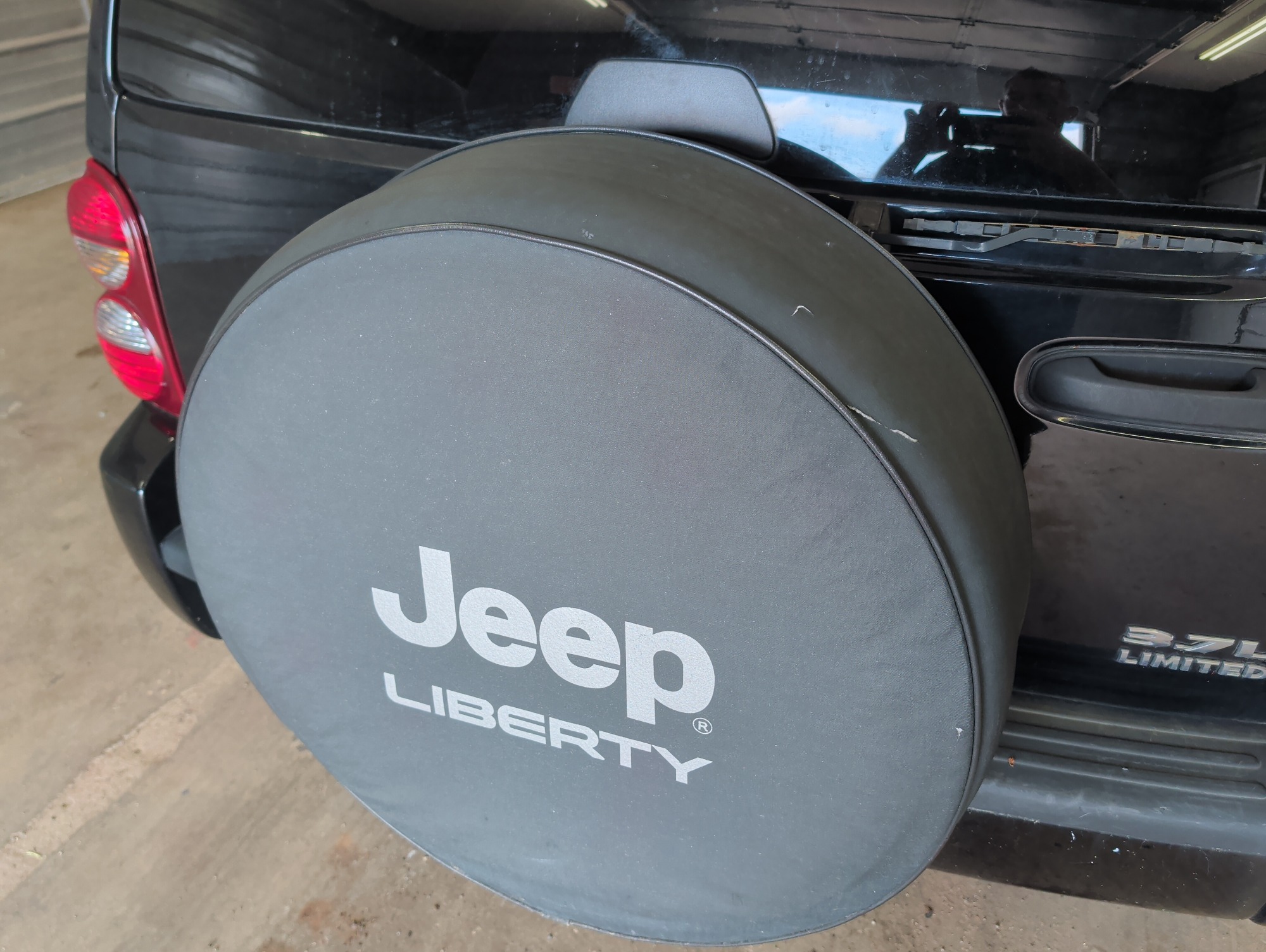2007 jeep liberty limited-4wd with 169092 miles for sale near elk-river, minnesota 106389_27_spare_tire.jpg