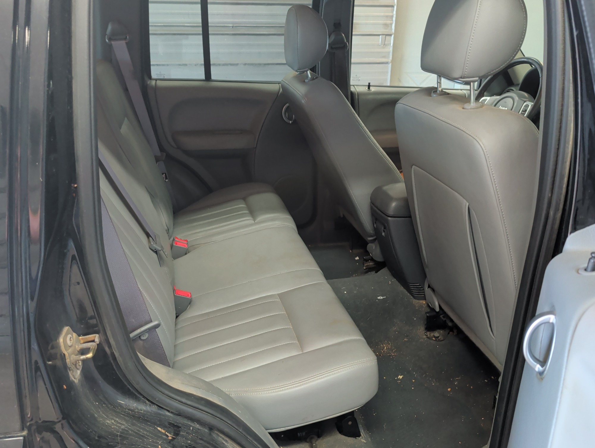 2007 jeep liberty limited-4wd with 169092 miles for sale near elk-river, minnesota 106389_28_pass_rear_seat.jpg