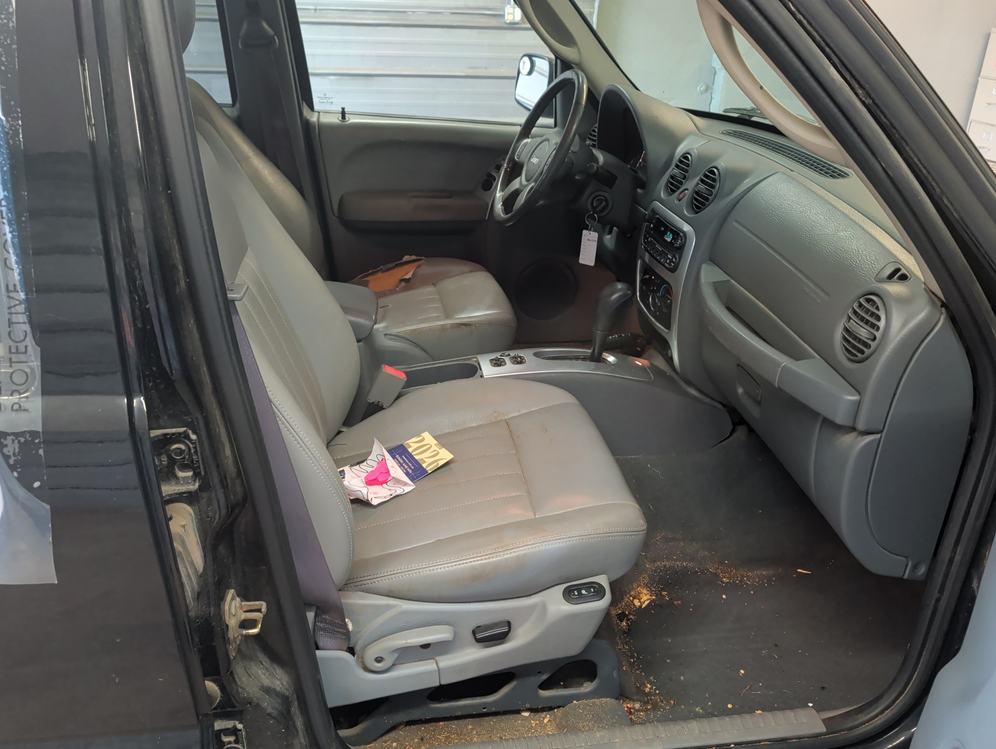 2007 jeep liberty limited-4wd with 169092 miles for sale near elk-river, minnesota 106389_31_passenger_seat.jpg