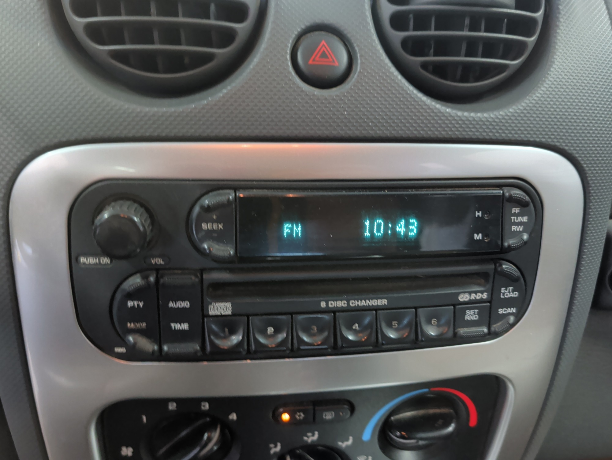 2007 jeep liberty limited-4wd with 169092 miles for sale near elk-river, minnesota 106389_39_radio_closeup.jpg