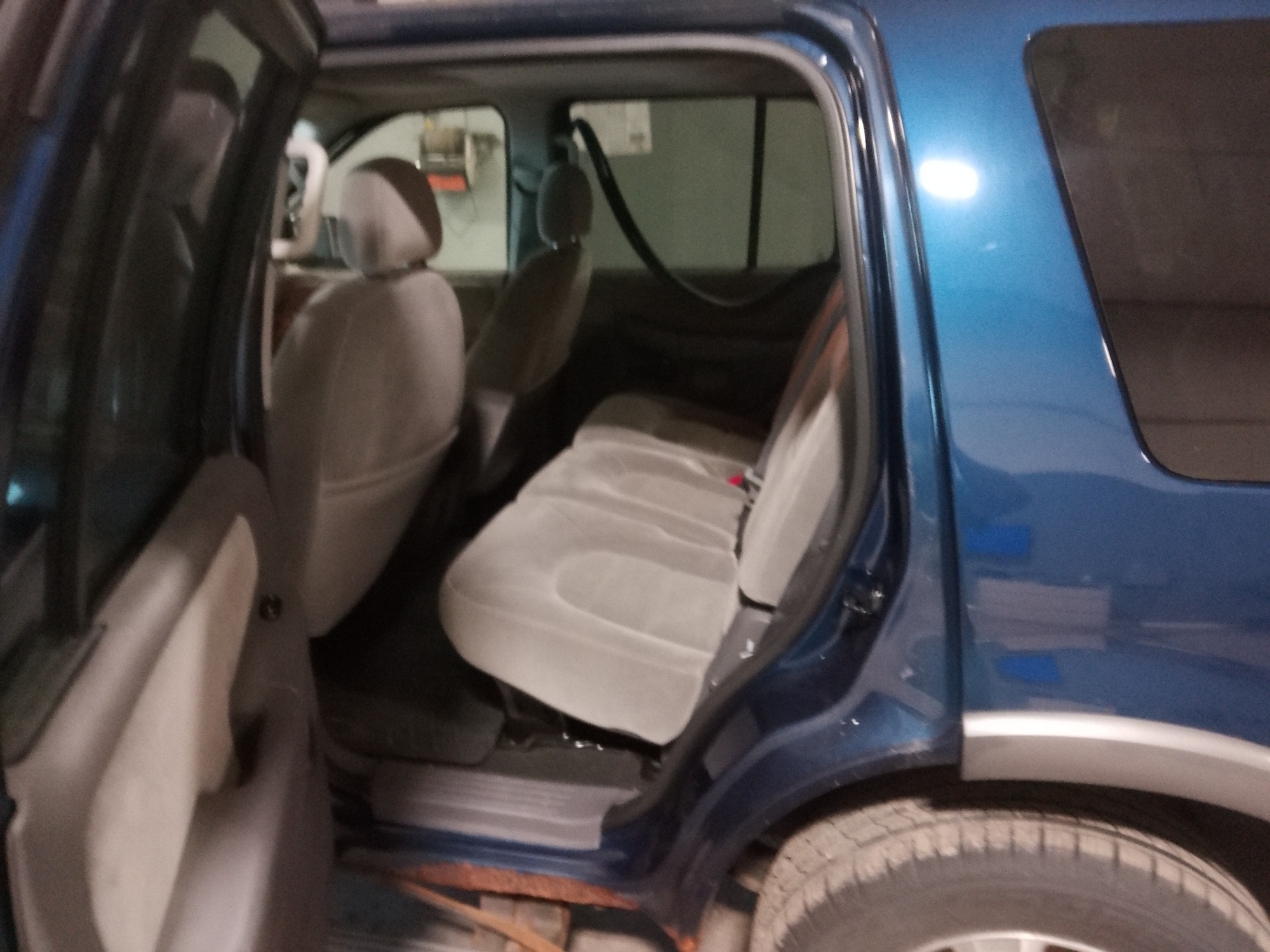 2005 ford explorer xlt-4.6l-4wd with 245386 miles for sale near elk-river, minnesota 106390_24_drv_rear_seat.jpg