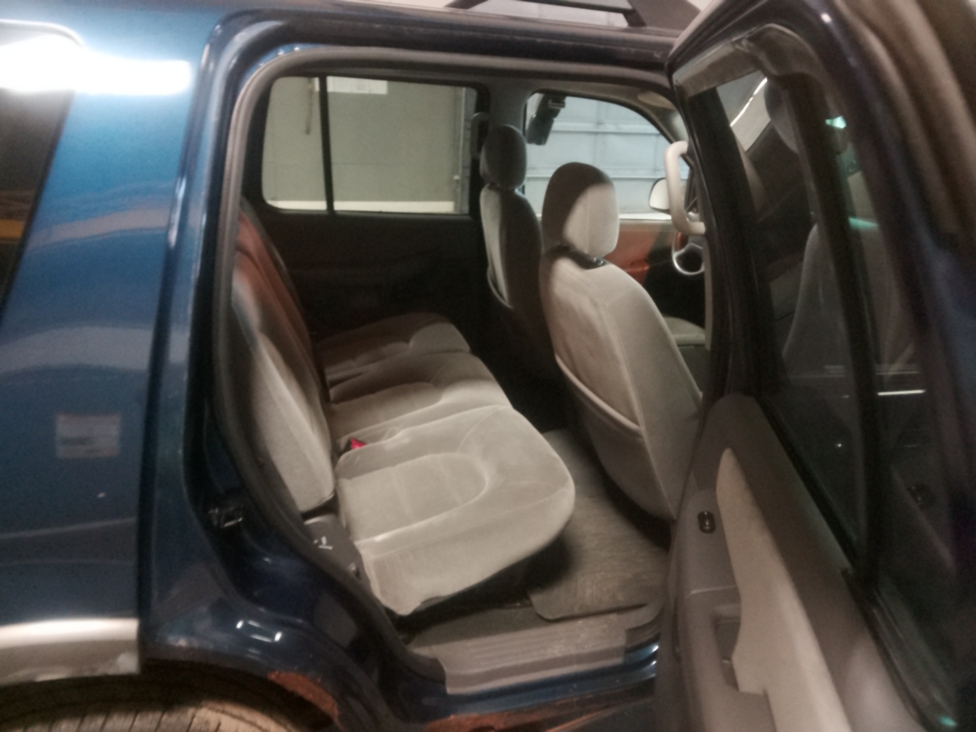 2005 ford explorer xlt-4.6l-4wd with 245386 miles for sale near elk-river, minnesota 106390_28_pass_rear_seat.jpg