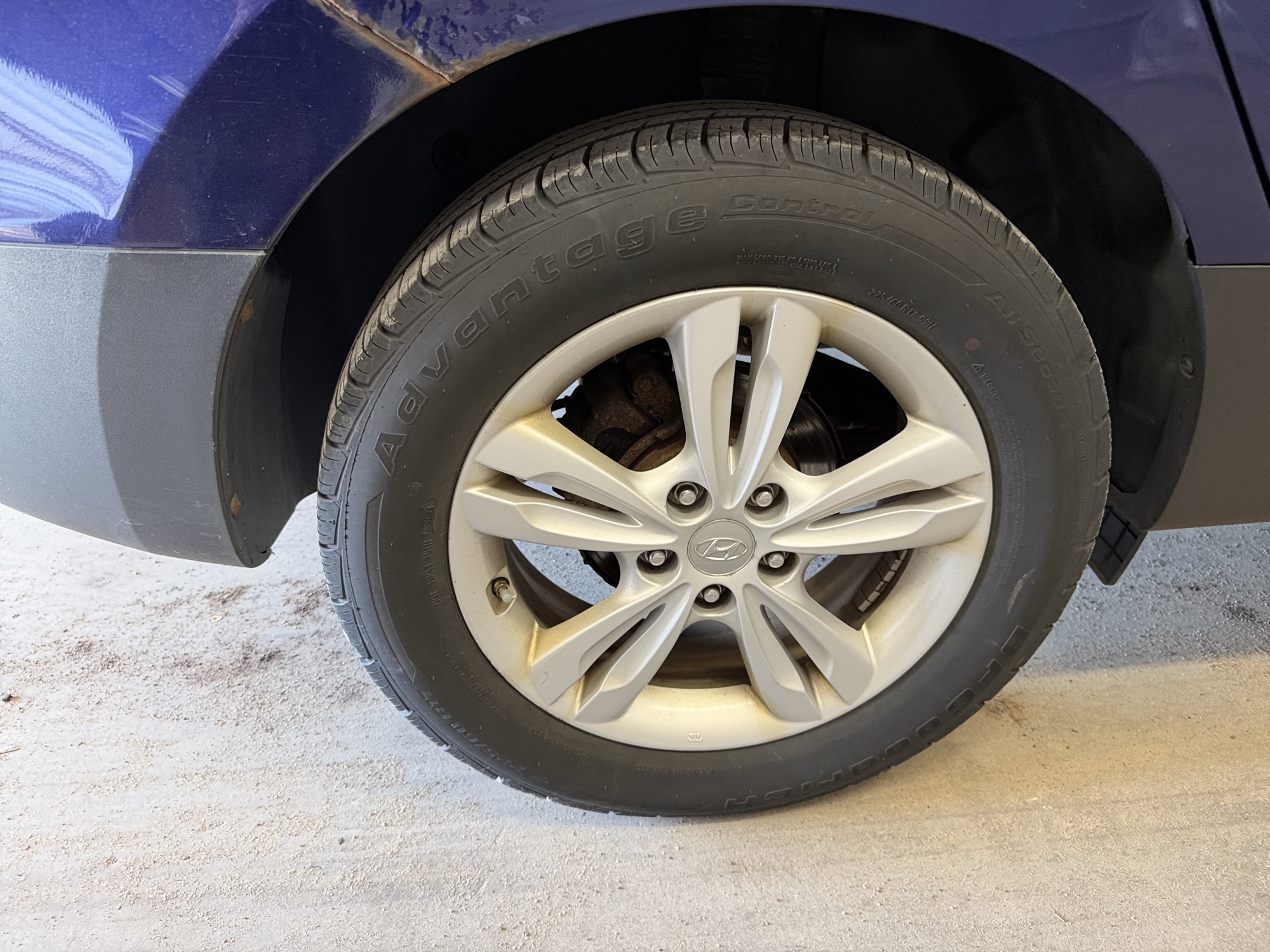 2010 hyundai tucson limited-2wd with 229317 miles for sale near elk-river, minnesota 106392_14_rear_pass_wheel.jpg