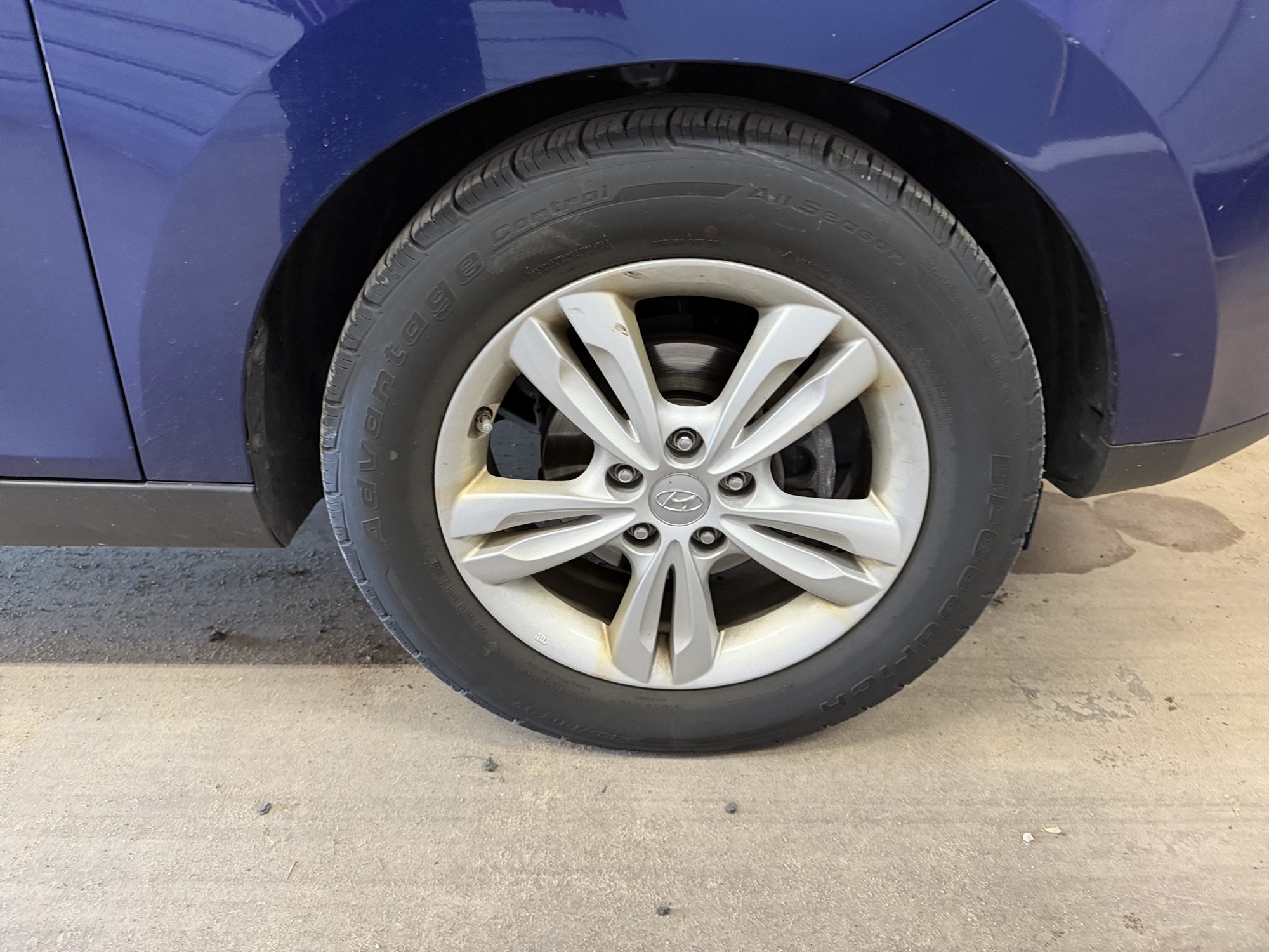 2010 hyundai tucson limited-2wd with 229317 miles for sale near elk-river, minnesota 106392_15_front_pass_wheel.jpg