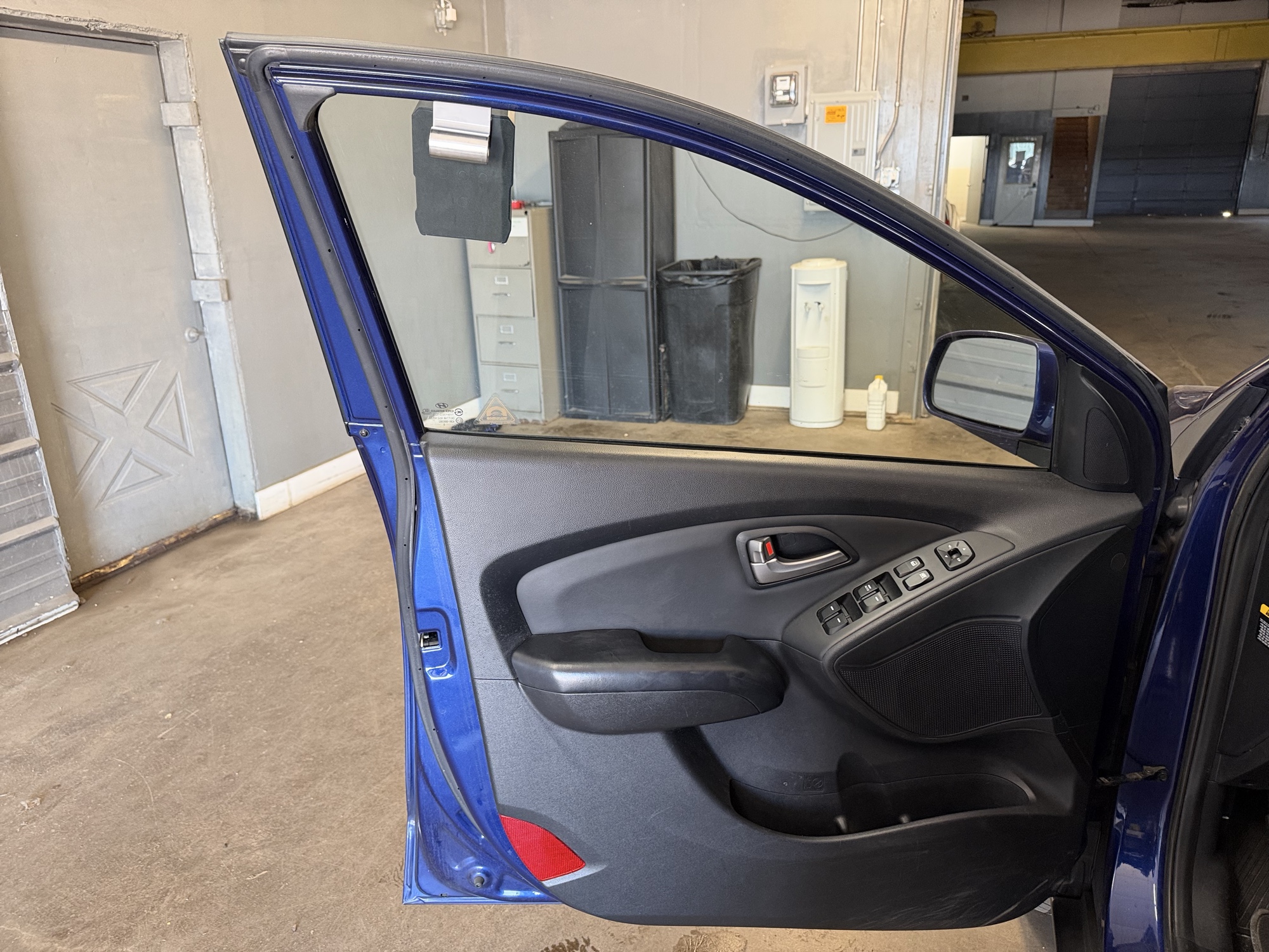 2010 hyundai tucson limited-2wd with 229317 miles for sale near elk-river, minnesota 106392_23_driver_door_panel.jpg