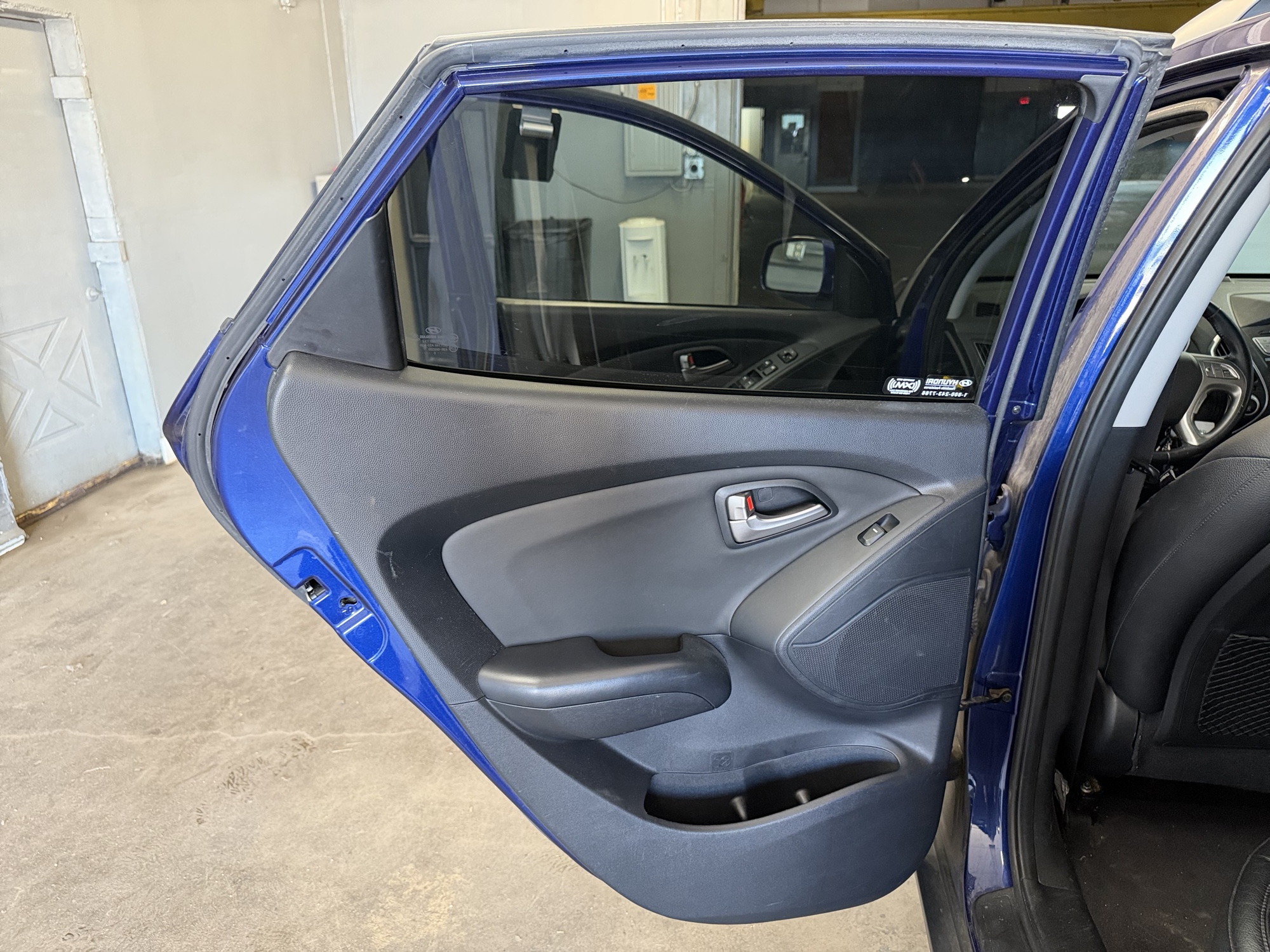2010 hyundai tucson limited-2wd with 229317 miles for sale near elk-river, minnesota 106392_25_drv_rear_door_panel.jpg