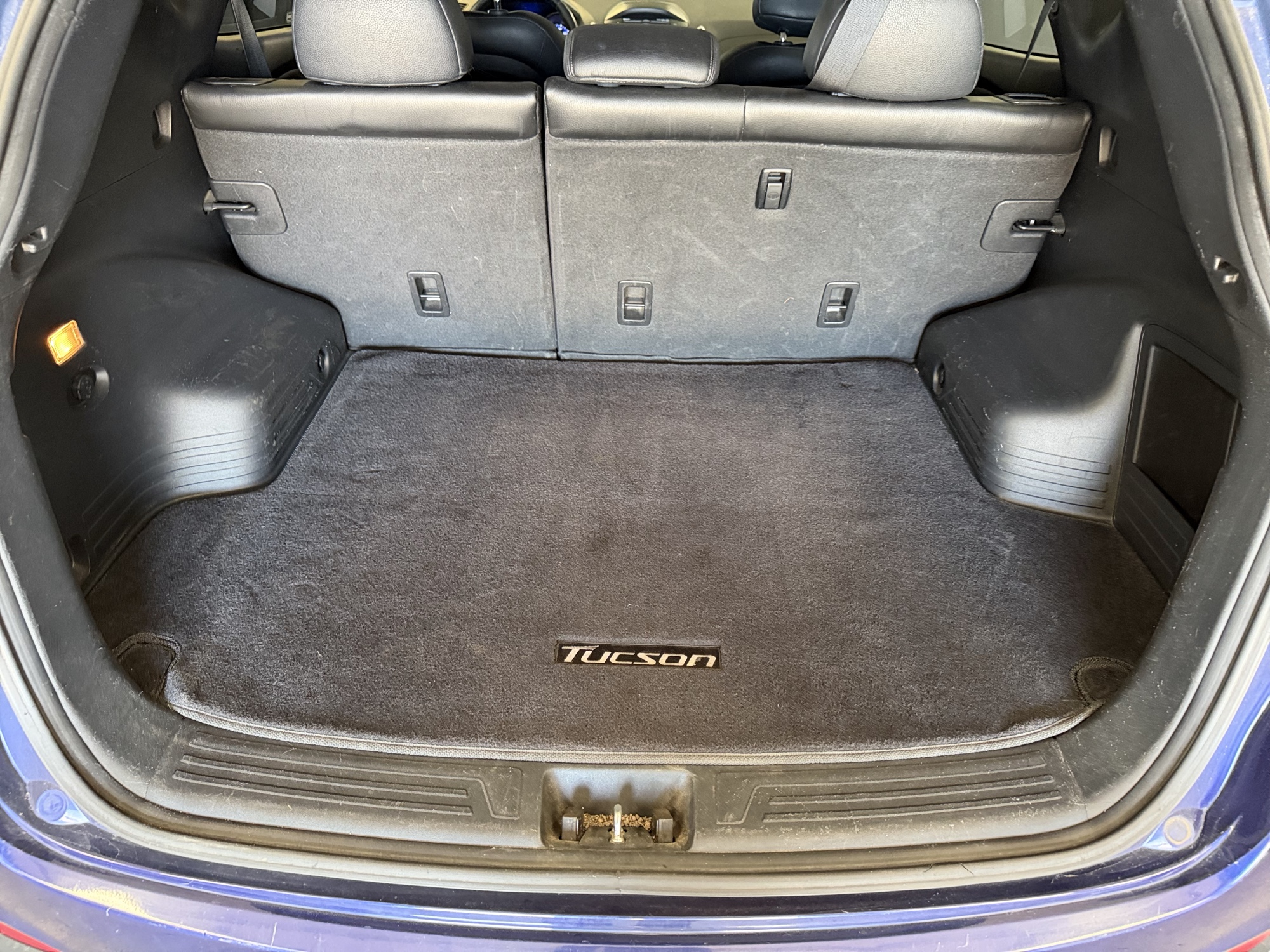 2010 hyundai tucson limited-2wd with 229317 miles for sale near elk-river, minnesota 106392_26_trunk.jpg