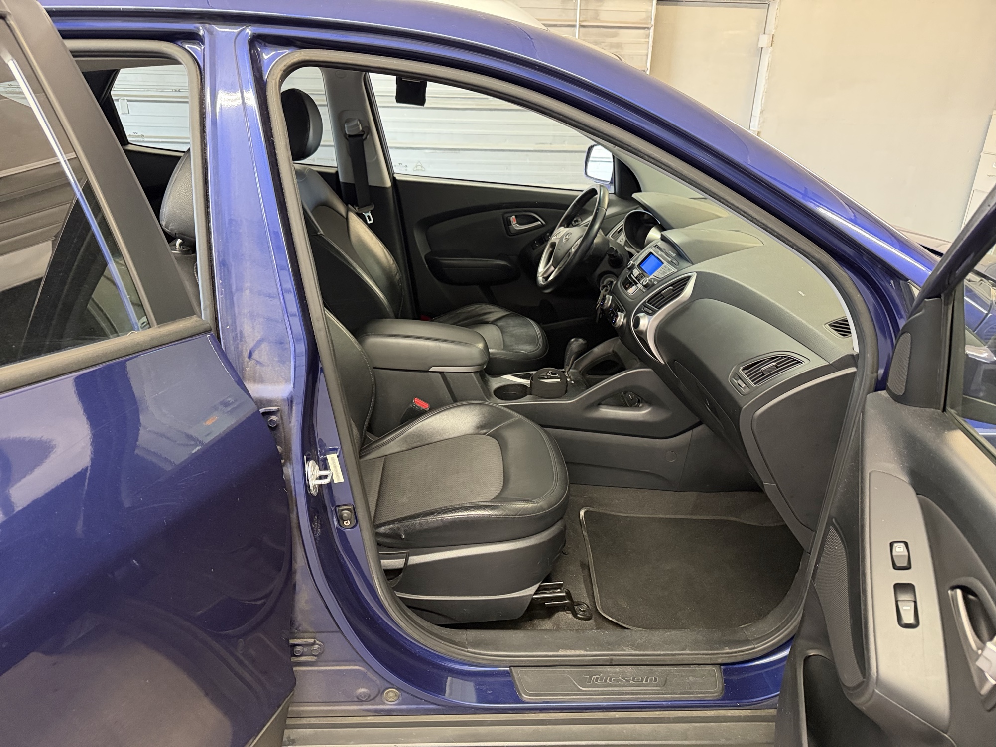 2010 hyundai tucson limited-2wd with 229317 miles for sale near elk-river, minnesota 106392_31_passenger_seat.jpg